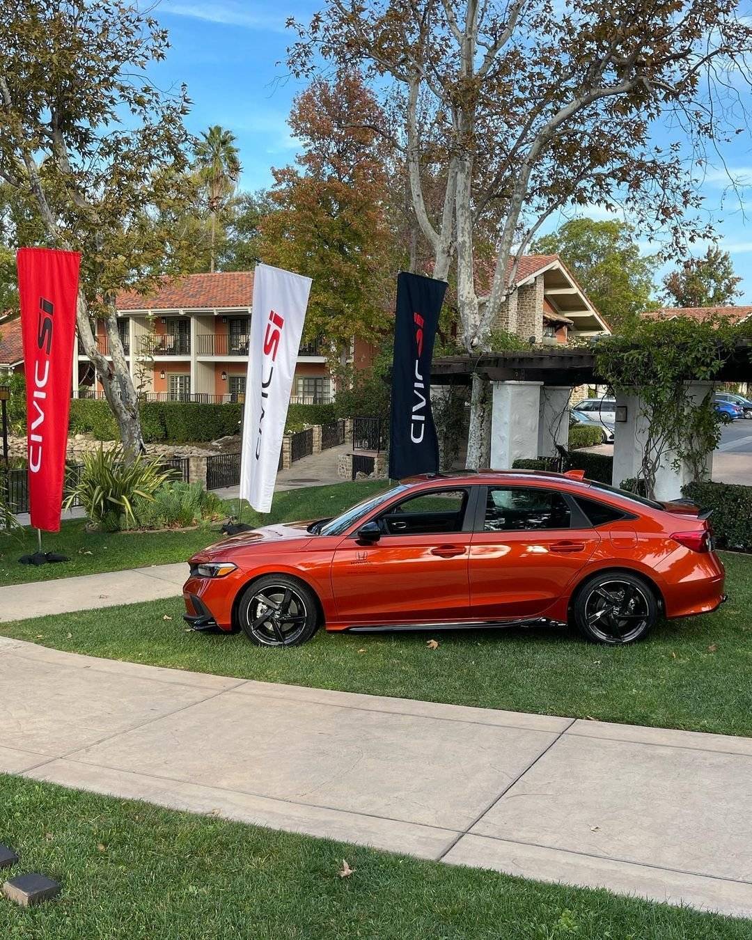 11th Gen Honda Civic Official BLAZING ORANGE PEARL 2022+ 11th Gen Civic Si Thread 0050_647755656589504_3230039191320362208_n-jpg-