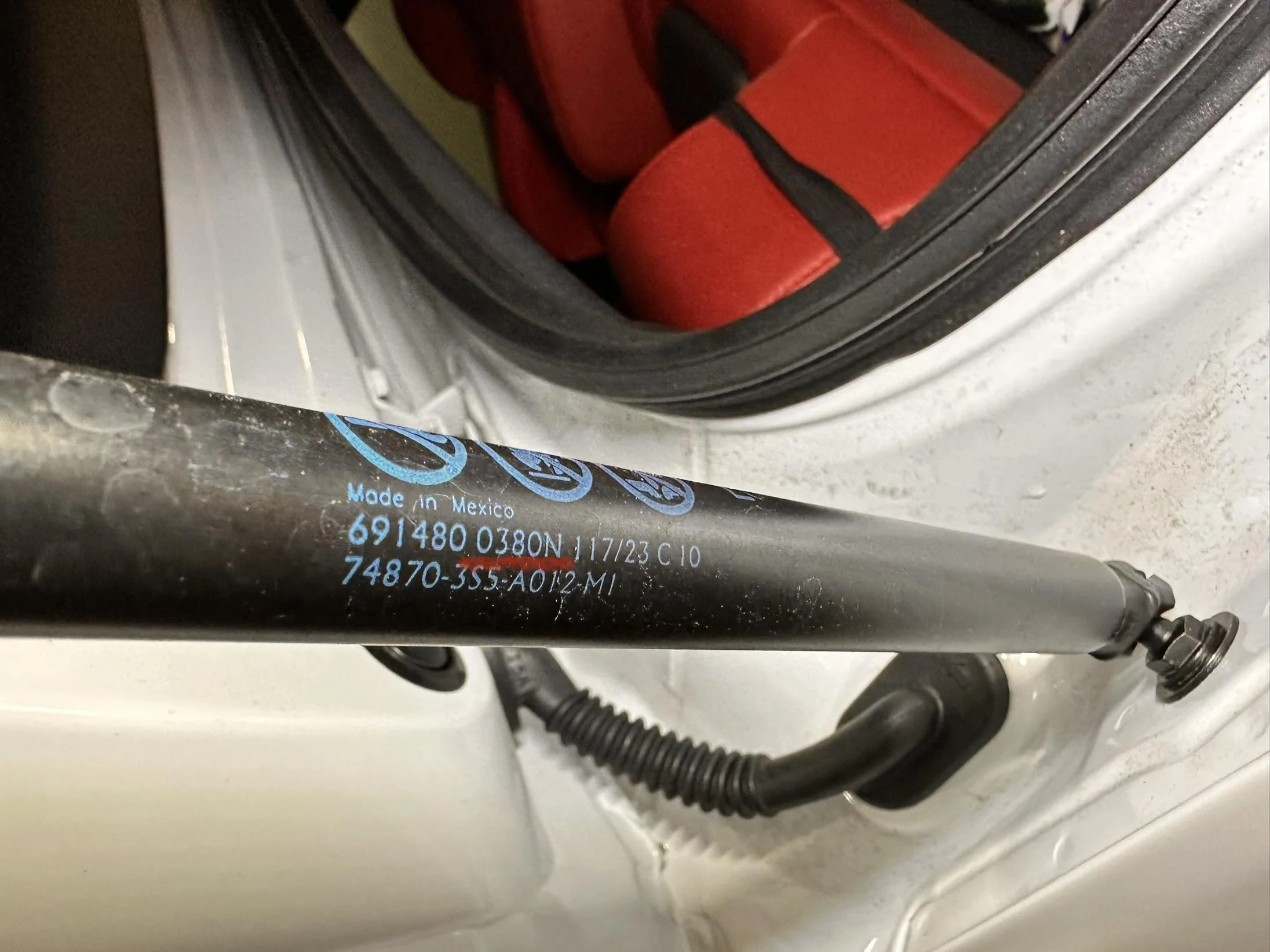 11th Gen Honda Civic Weak hatch struts 0094987E-0F6D-49EE-8C18-B29B03B6CA56