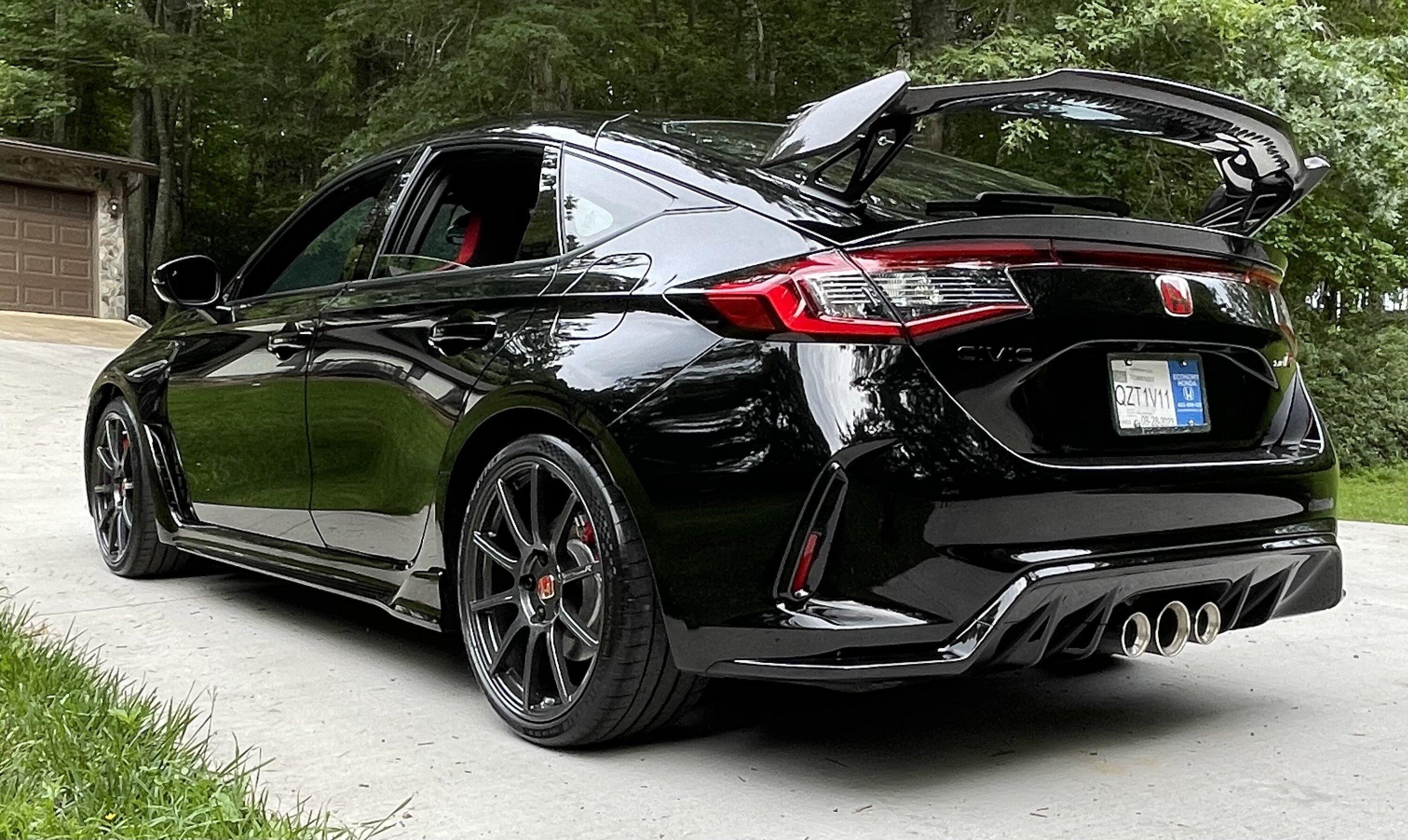 11th Gen Honda Civic Black Civic Type R w/ Track Package 06ECCD44-AFEB-4210-B503-2F3C25998C85