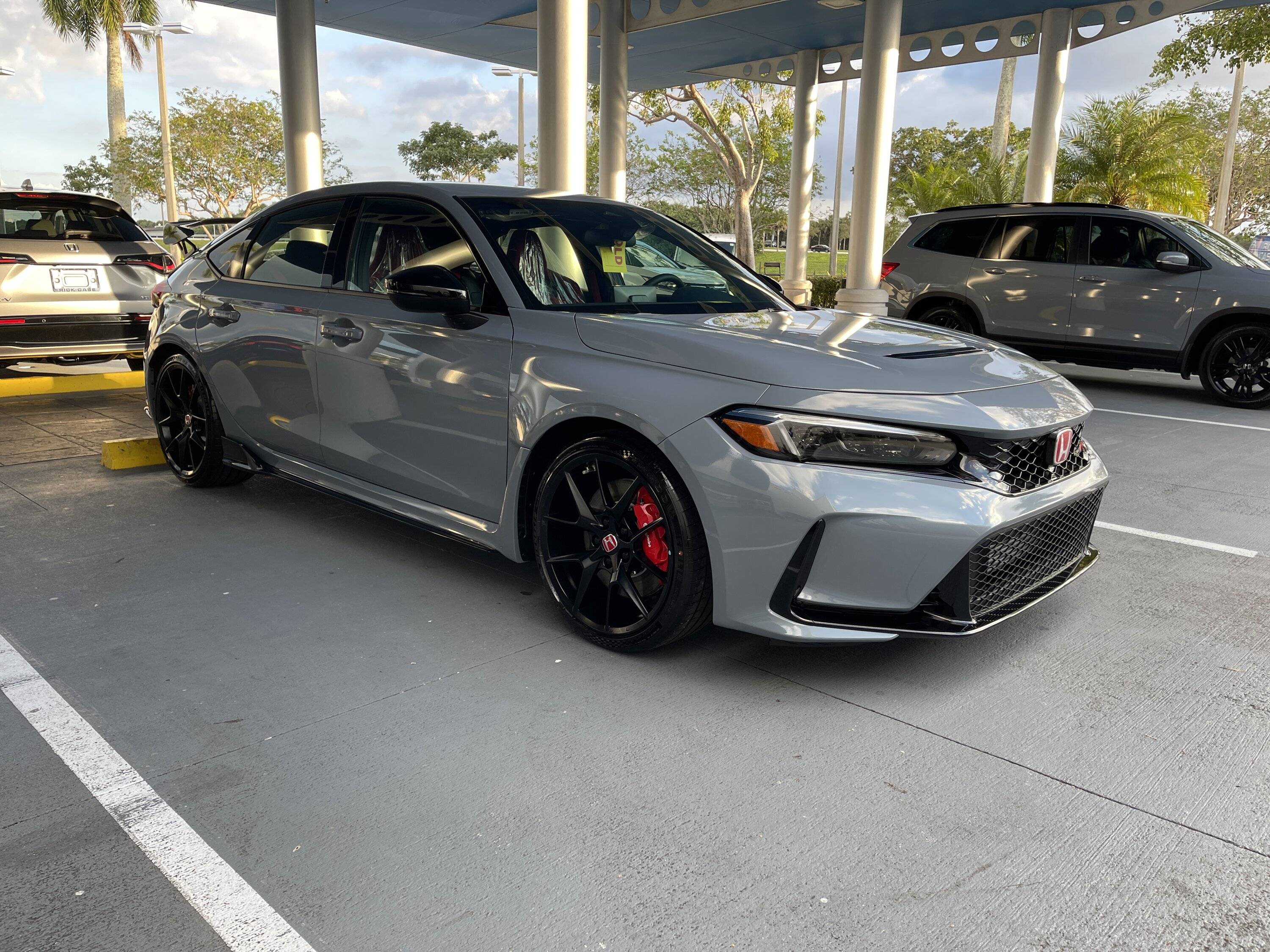 11th Gen Honda Civic Official SONIC GRAY PEARL FL5 Type R Photos Thread 108C6B93-17FC-4677-9DE4-7DCD2CA042A9