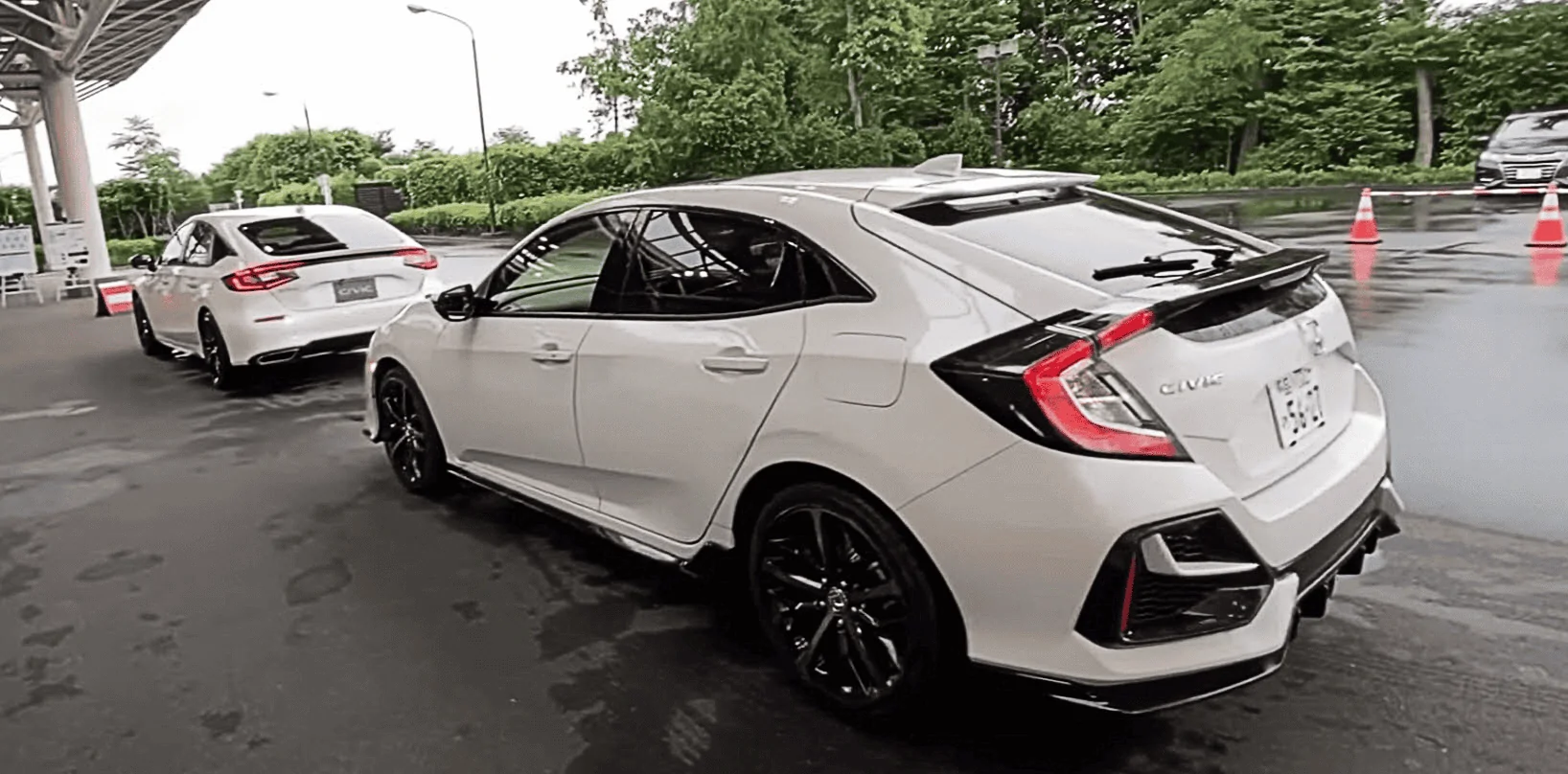 11th Gen Honda Civic 2022 Civic Hatchback looks great in Platinum White with black trim 11th10hb5