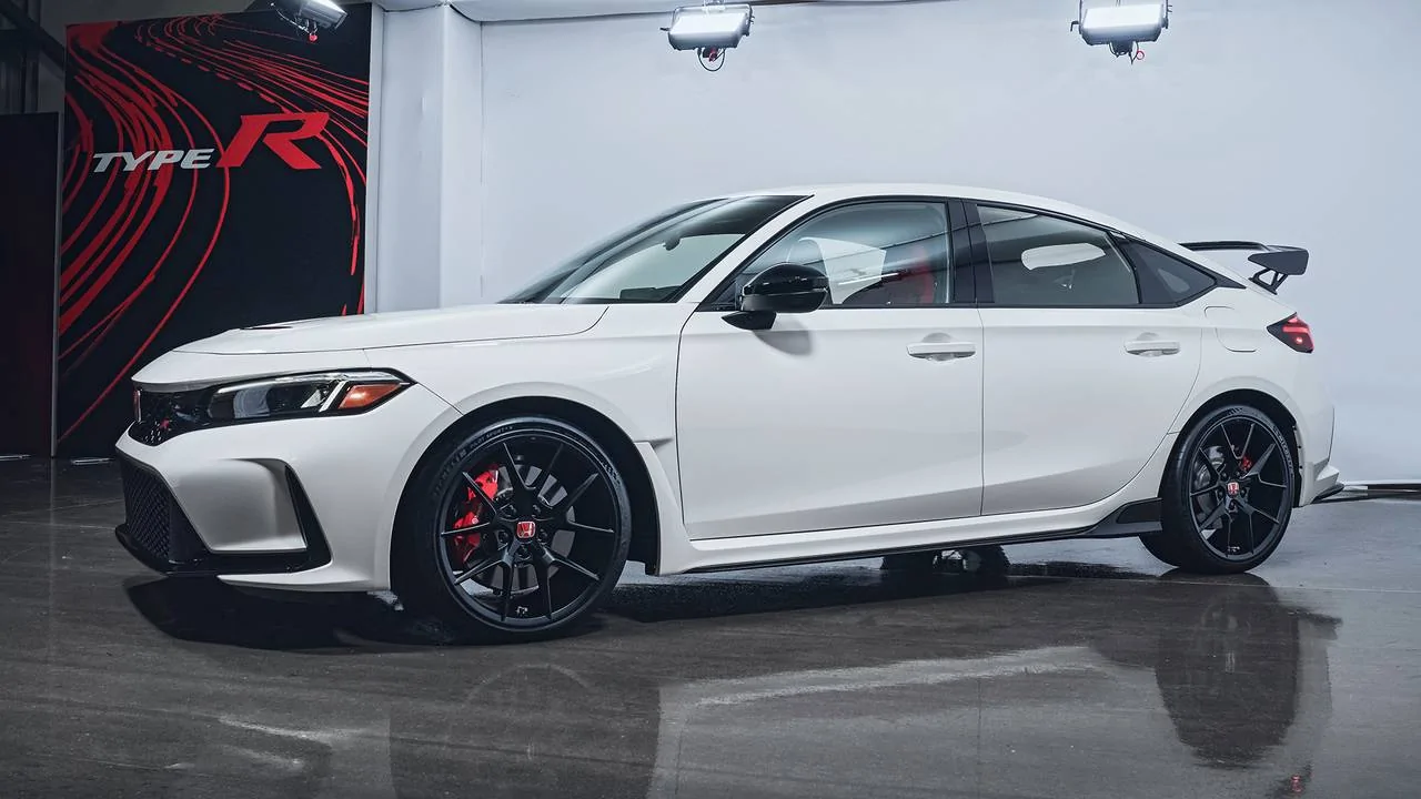 11th Gen Honda Civic Leaked! 2023 Civic Type R first real world uncovered image! 📸 1280