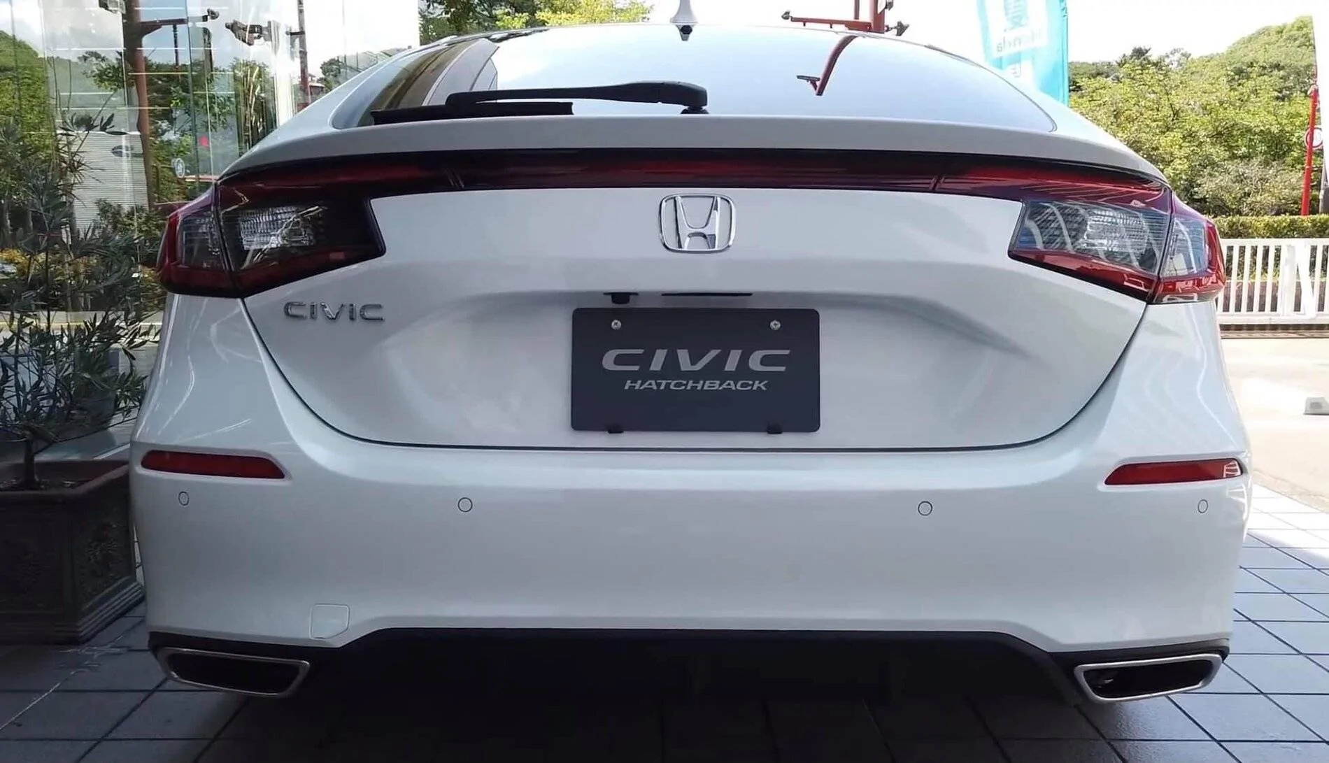 11th Gen Honda Civic 2022 Civic Hatchback looks great in Platinum White with black trim 1628066684874