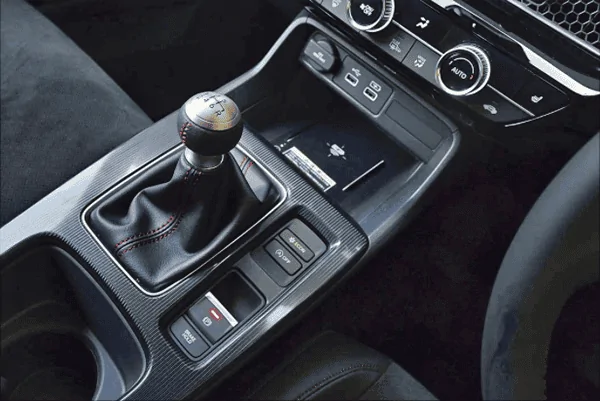 11th Gen Honda Civic ? 2022 Civic Type R Spied Inside & Out (First Interior Shots)! 265/30/19 tires revealed. 1634140399354