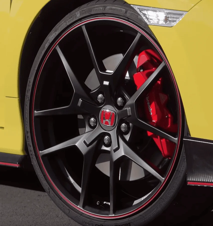 11th Gen Honda Civic ? 2022 Civic Type R Spied Inside & Out (First Interior Shots)! 265/30/19 tires revealed. 1634156836062