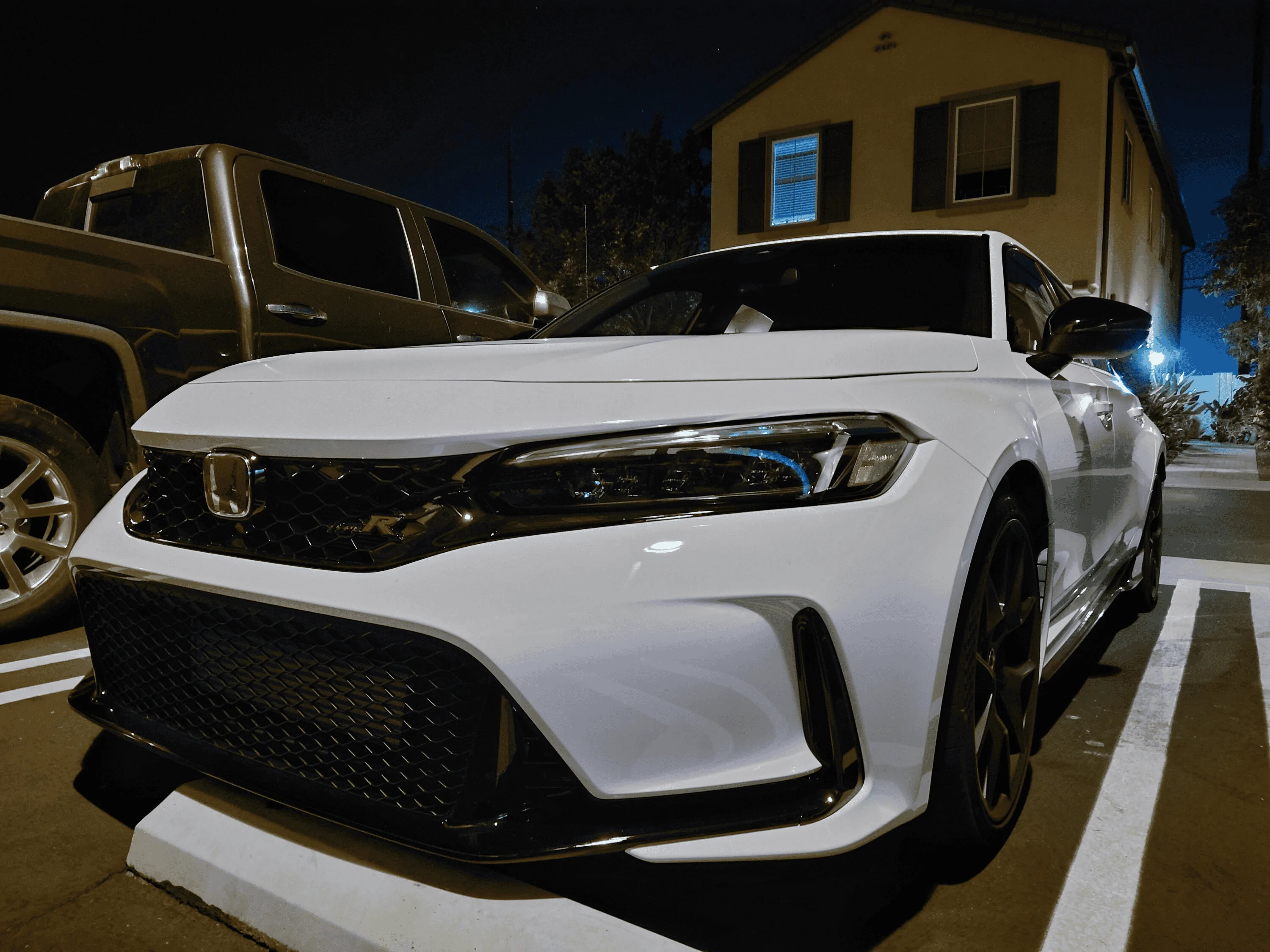 11th Gen Honda Civic 2023 Civic Type R Parked up in Championship White (California) 1660515617511