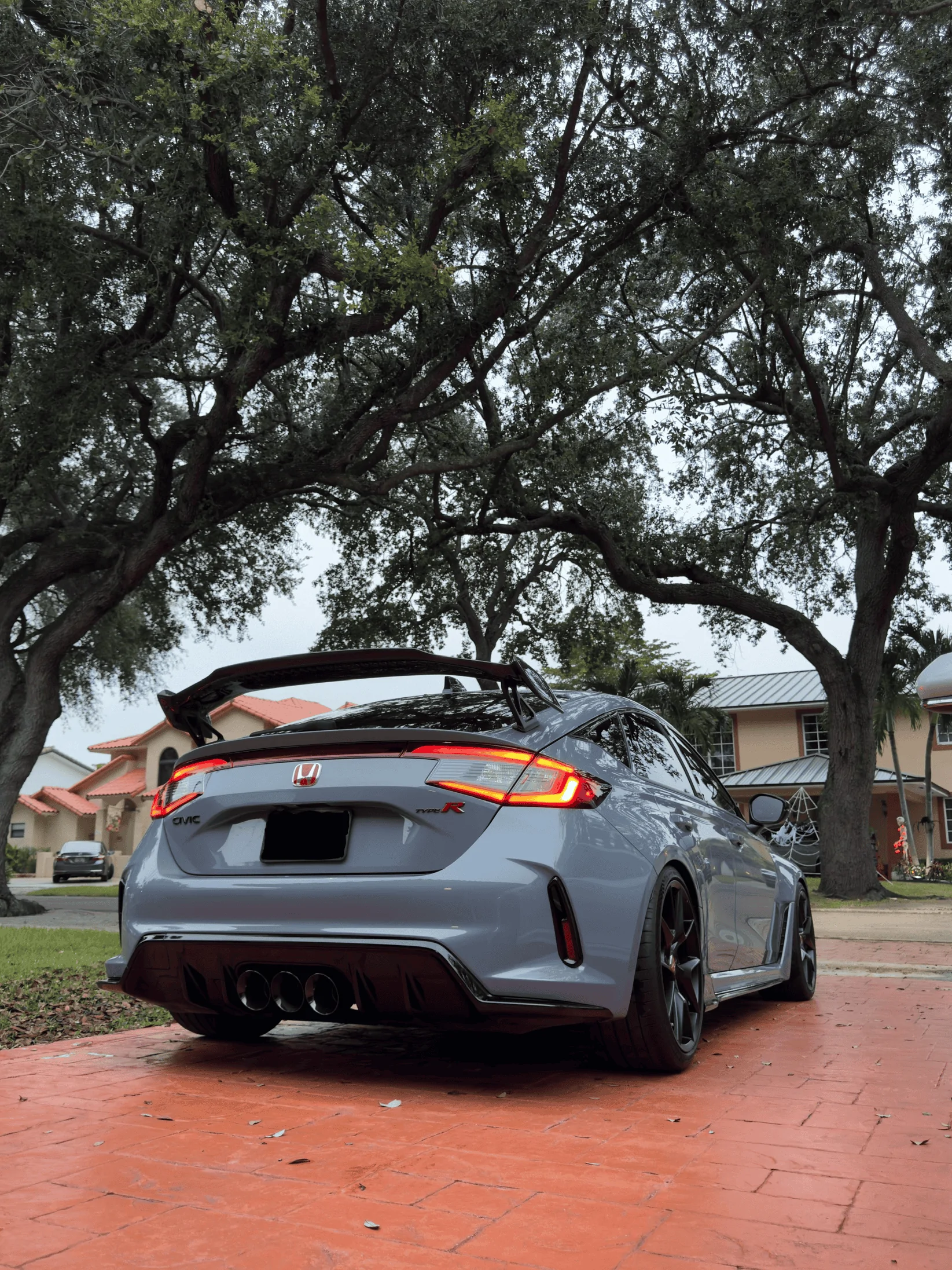 11th Gen Honda Civic Official SONIC GRAY PEARL FL5 Type R Photos Thread 1699534203218