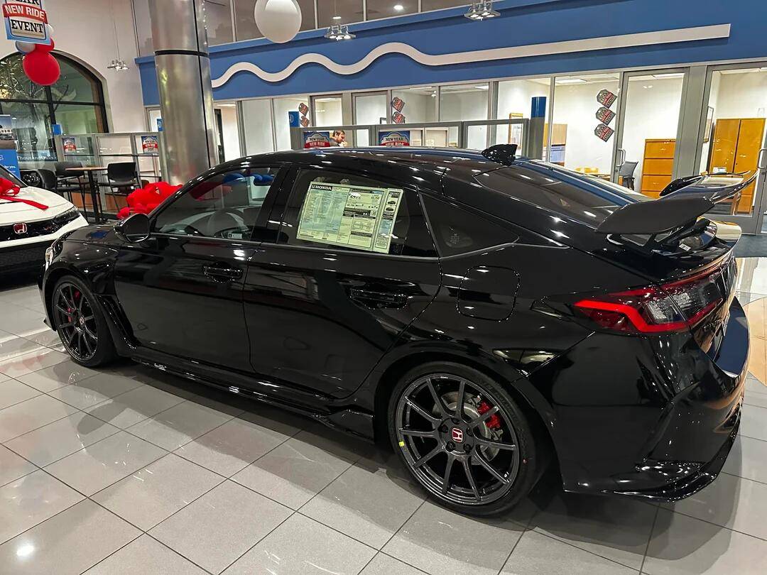 11th Gen Honda Civic Official CRYSTAL BLACK PEARL FL5 Type R Photos Thread 1736916533170-y7
