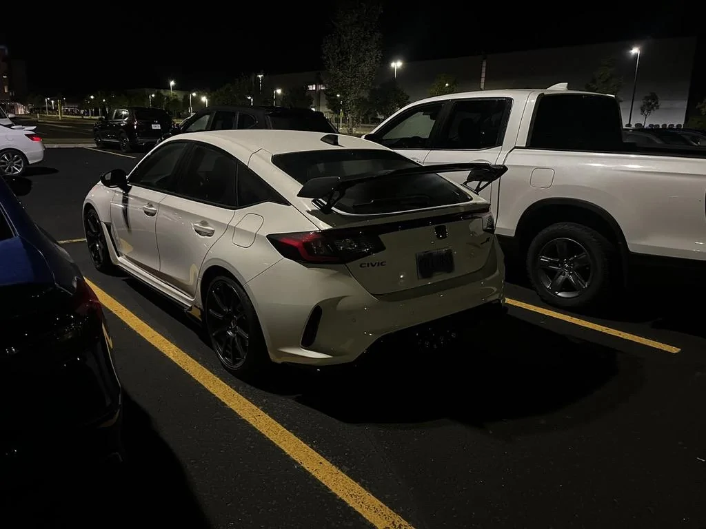 11th Gen Honda Civic Canadian dealer asked what colour Type R I want 174ECC81-8587-43E1-940A-D618EE21F7D3_1_105_c