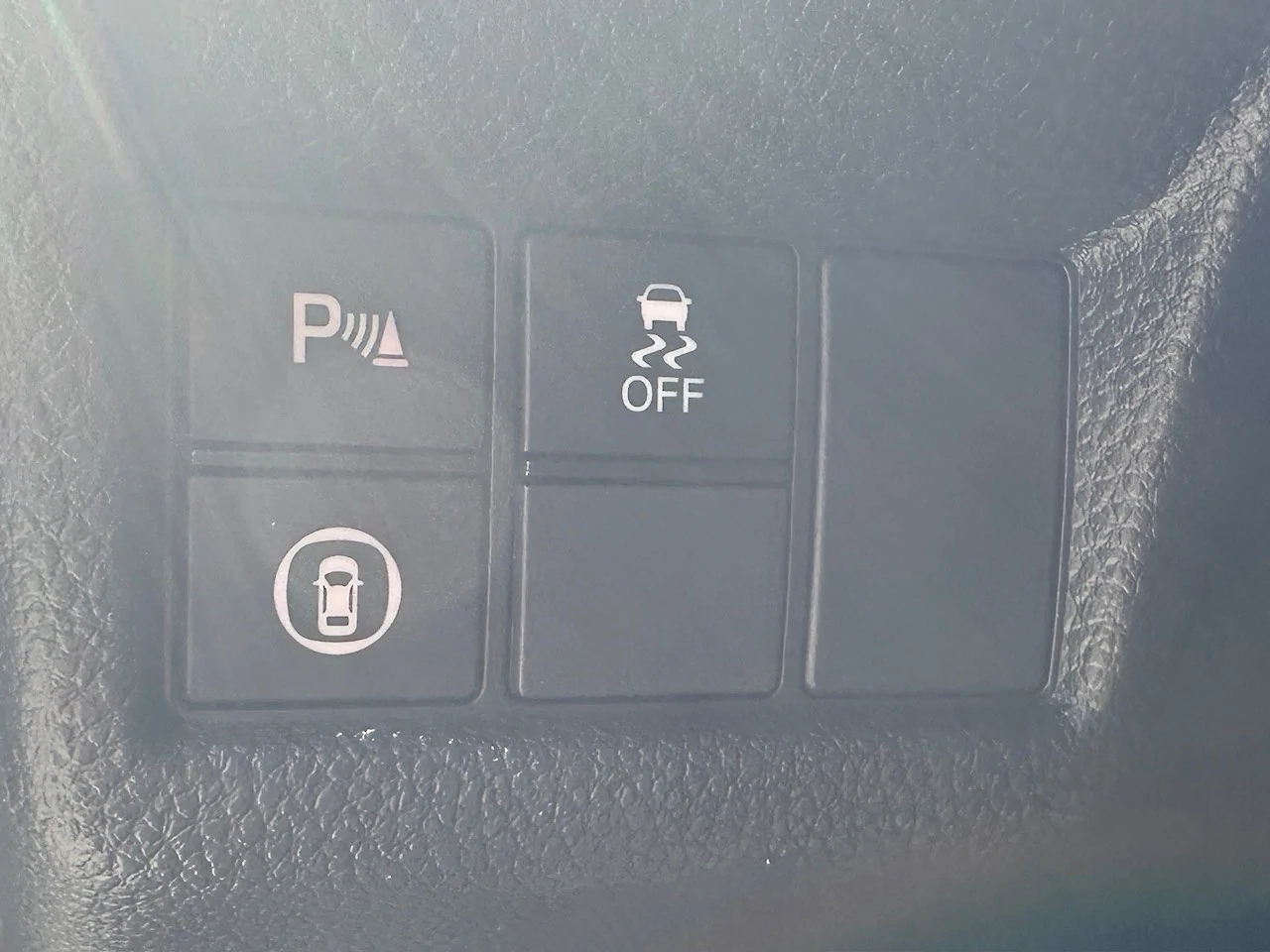 11th Gen Honda Civic Fake buttons near traction control 1756332984972-o3