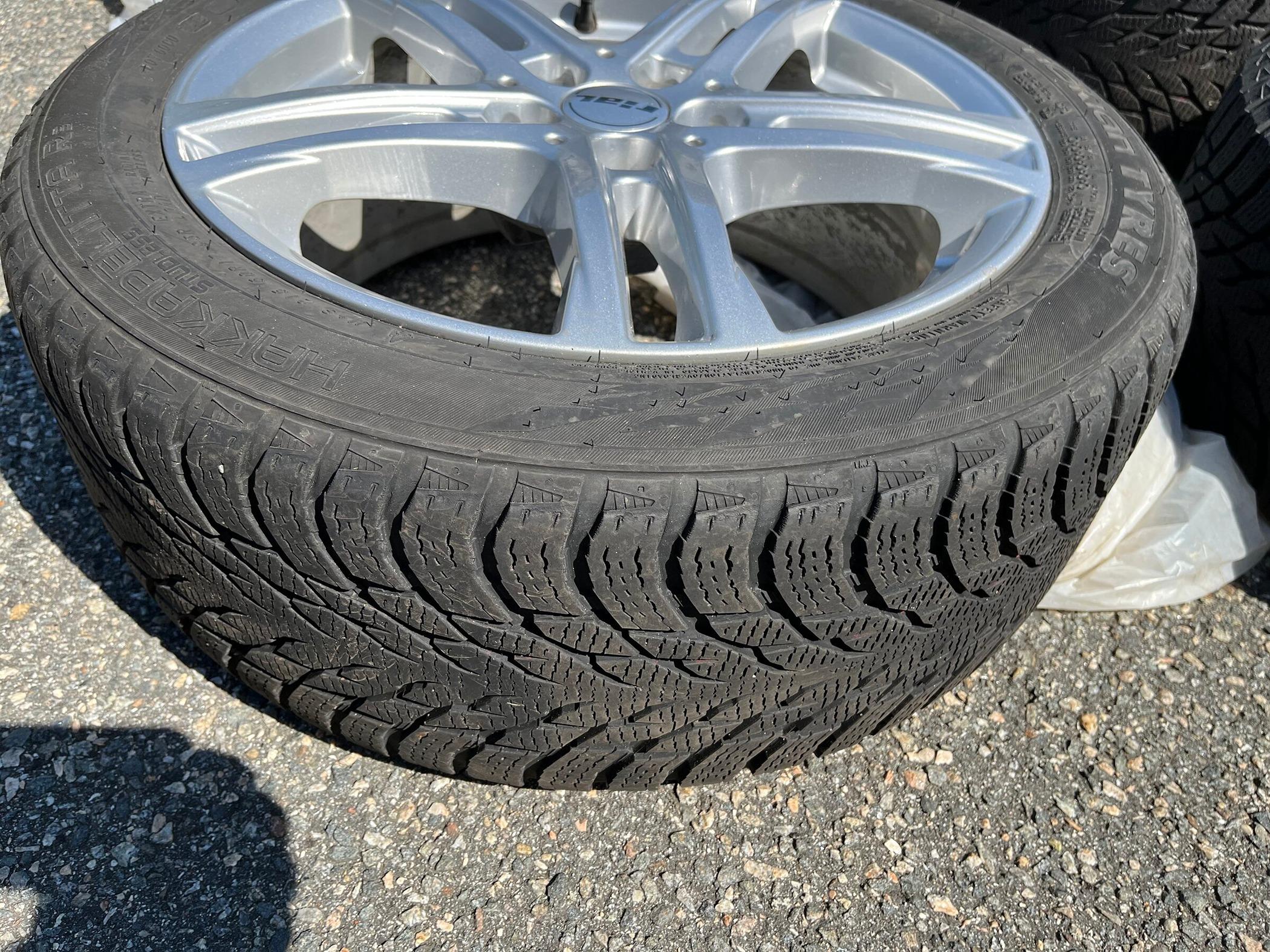11th Gen Honda Civic $400 Winter set: Rial Bavaro 17x7.5 mounted with Nokian Hakka R3 in 215 width. 183DEF54-F61F-43D7-BAA4-F2B722D2385F
