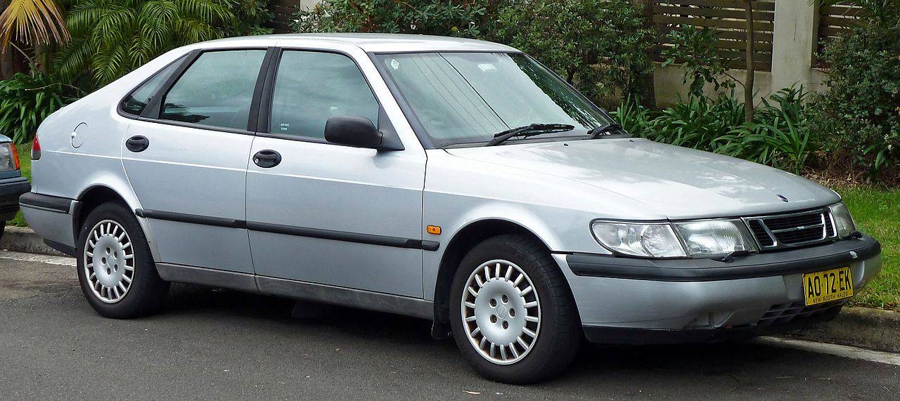 1996-1998_Saab_900_(MY97)_S_5-door_hatchback_(2010-07-05).jpg