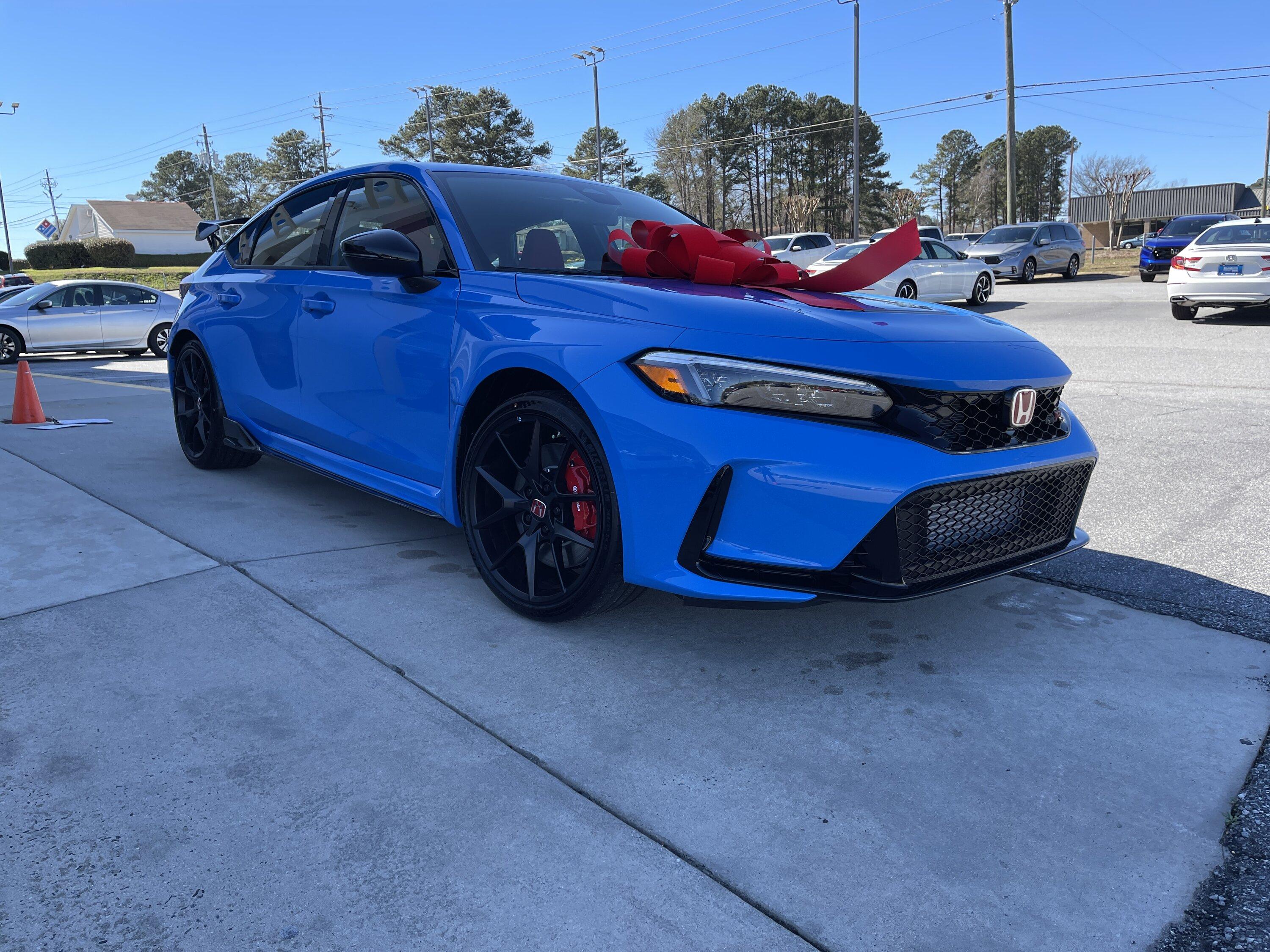 11th Gen Honda Civic Post your FL5 Civic Type R delivery pics! 🙌 📸 19D6A99B-4BAA-4599-9CF9-70A7AD709D2E