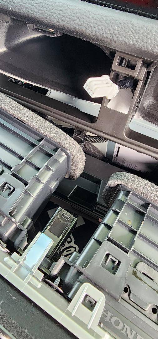 11th Gen Honda Civic RAM Mount Cellphone Install 2