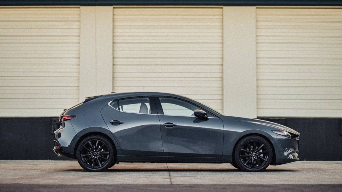 2020-Mazda-3-hatchback-grey-01.jpeg