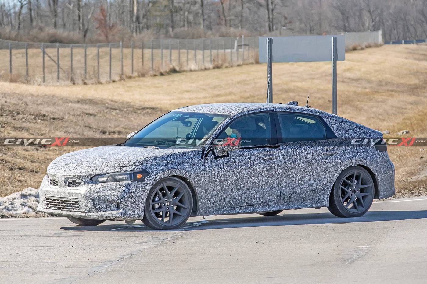 11th Gen Honda Civic 2022 Civic Hatchback Spied Again With New Wheels, Less Camo 2022-honda-civic-hatchback-10
