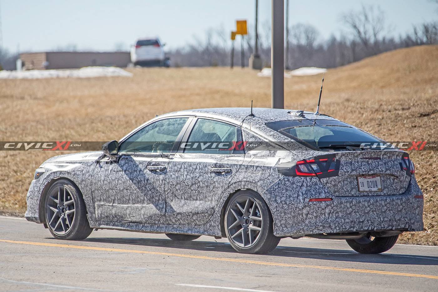11th Gen Honda Civic 2022 Civic Hatchback Spied Again With New Wheels, Less Camo 2022-honda-civic-hatchback-12