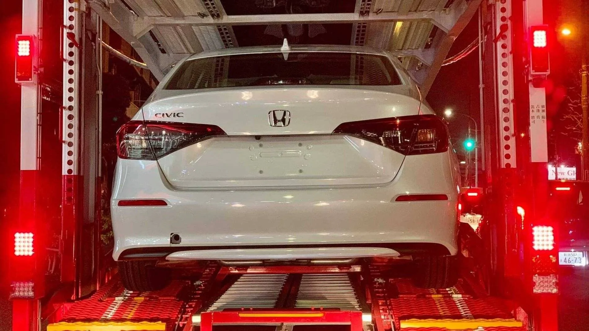 11th Gen Honda Civic Spied: 2022 Civic Sedan in Platinum White and Lunar Silver (US Spec) 2022 Honda Civic Sedan White 6