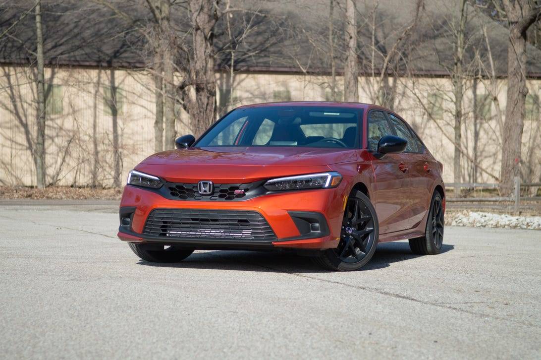 11th Gen Honda Civic 2022 Honda Civic Si Review: Entry-Level Fun Out the Wazoo 2022-honda-civic-si-013