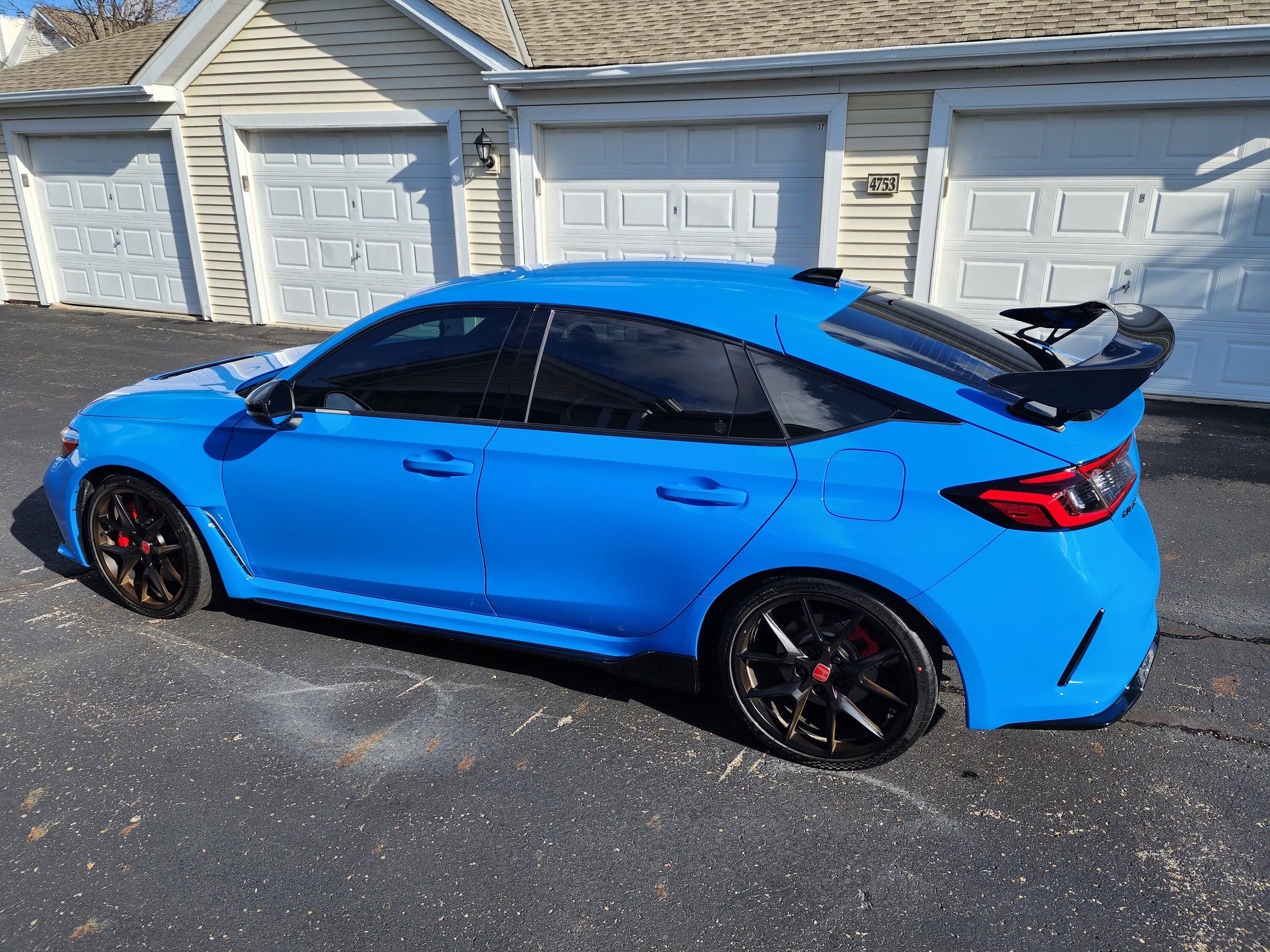 11th Gen Honda Civic Paint pulling from front bumper during PPF install (2023 Boost Blue Type R) 20230119_133024