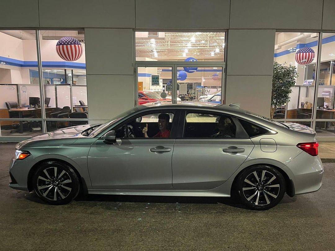 11th Gen Honda Civic Official LUNAR SILVER METALLIC 2022+ 11th Gen Civic & Si Thread 202317261_275535657685444_5326152942860145334_n