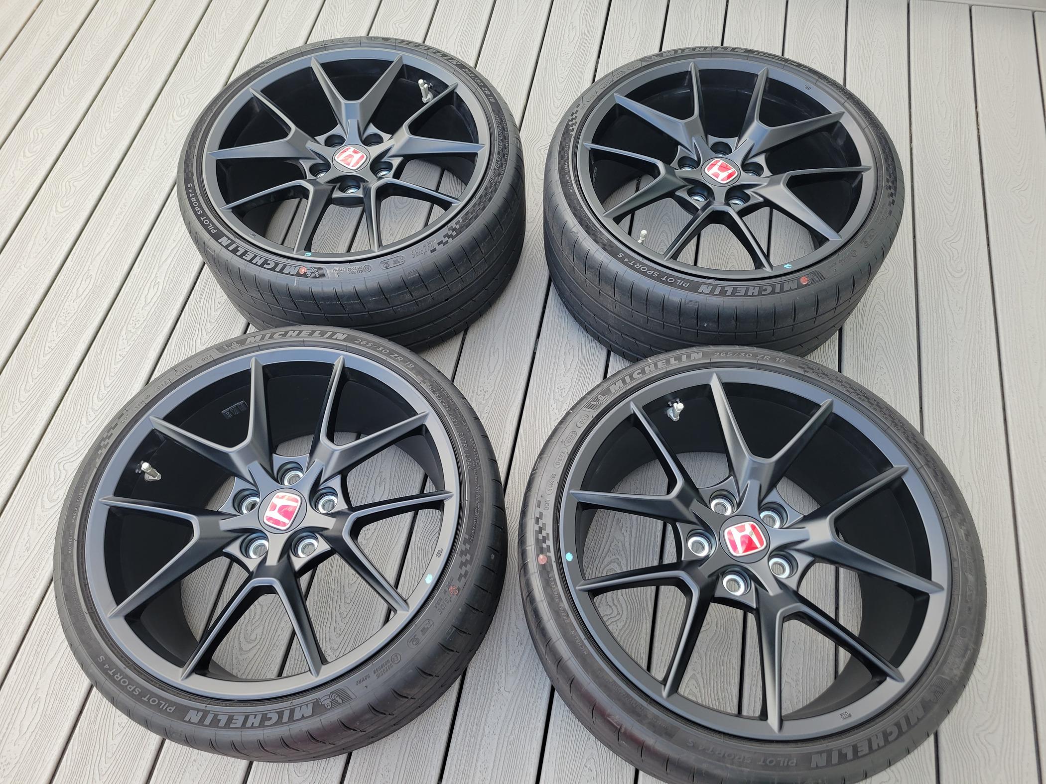 11th Gen Honda Civic (SOLD) 2023 FL5 OEM wheels & tires (~400 miles) 20240609_190932