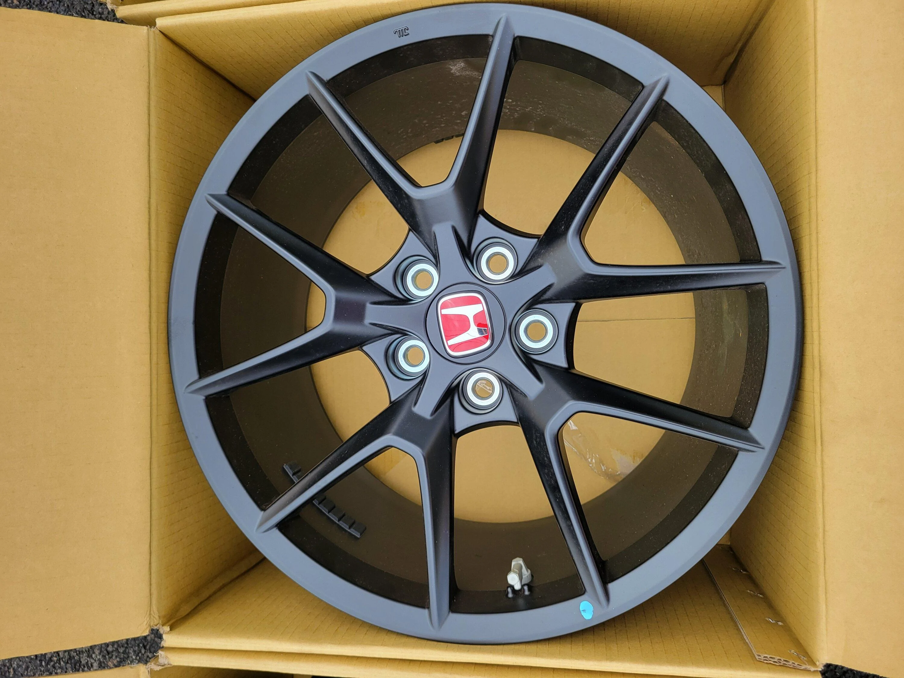 11th Gen Honda Civic OEM FL5 wheels 19x9.5 SOLD 20240704_142459