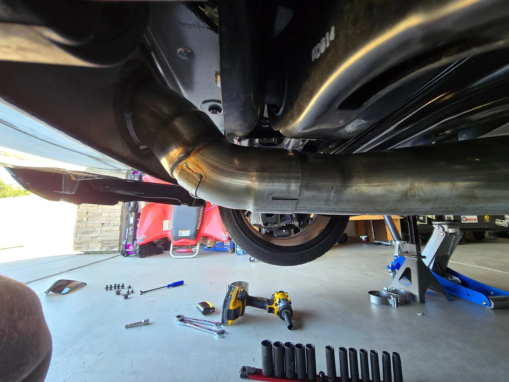 11th Gen Honda Civic AWE touring exhaust issue - HELP 20240721_122524
