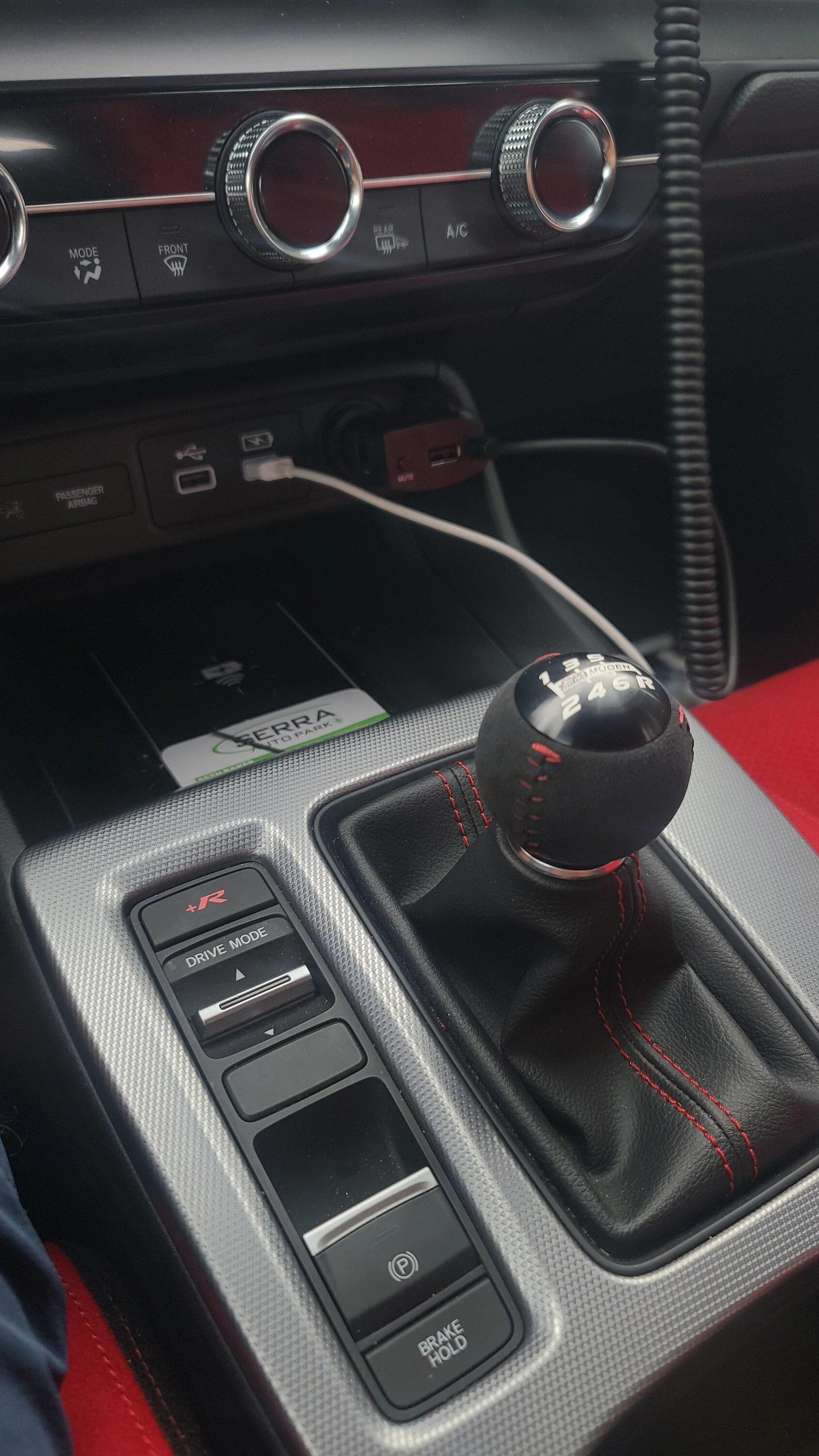 11th Gen Honda Civic Mugen Shift Knob Install - 10mins!!! 20240825_103618