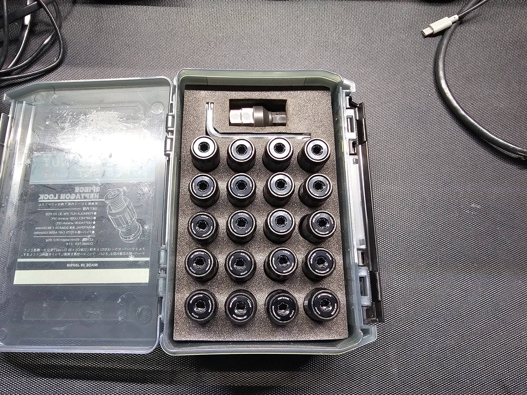 11th Gen Honda Civic FS: Rays Formula FN-II lug nuts (black) 20241225_143122