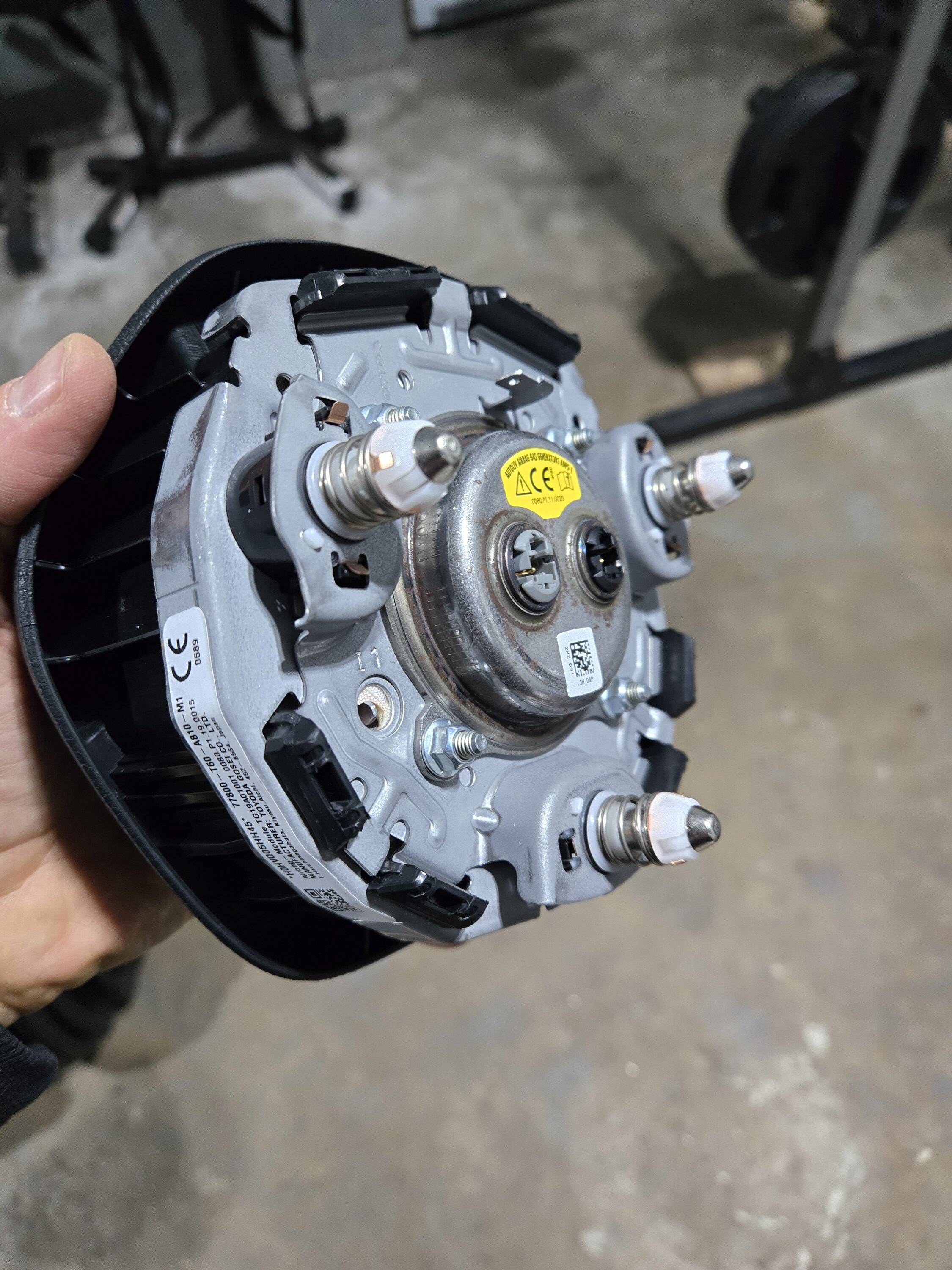 11th Gen Honda Civic How Do I Remove Steering Wheel Airbag/Horn Assembly? 20250117_164647