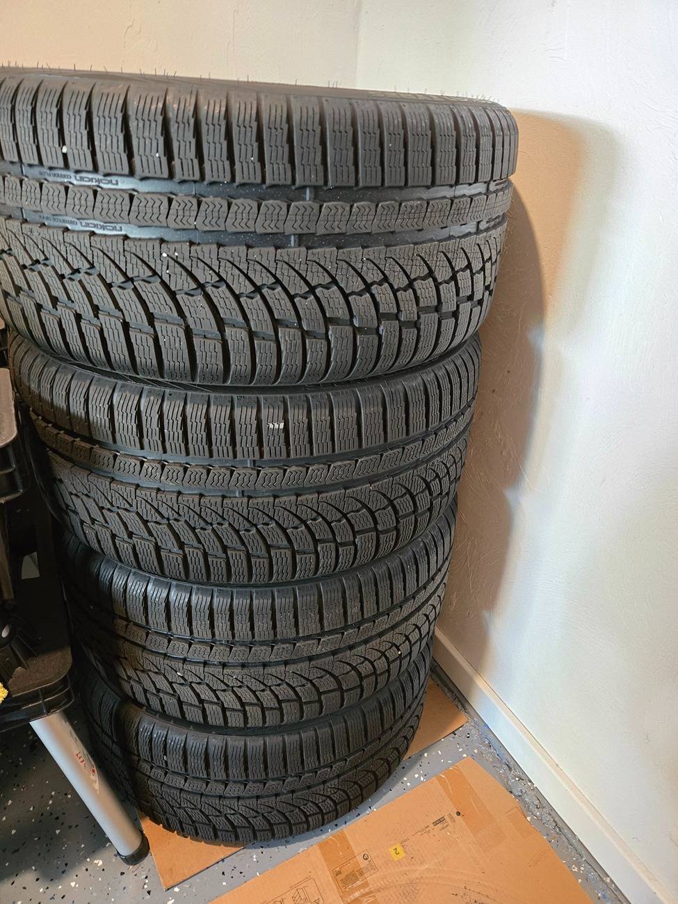 11th Gen Honda Civic FL5 OEM 19 wheels with Nokian WR G4 all weather. 20250511_082458