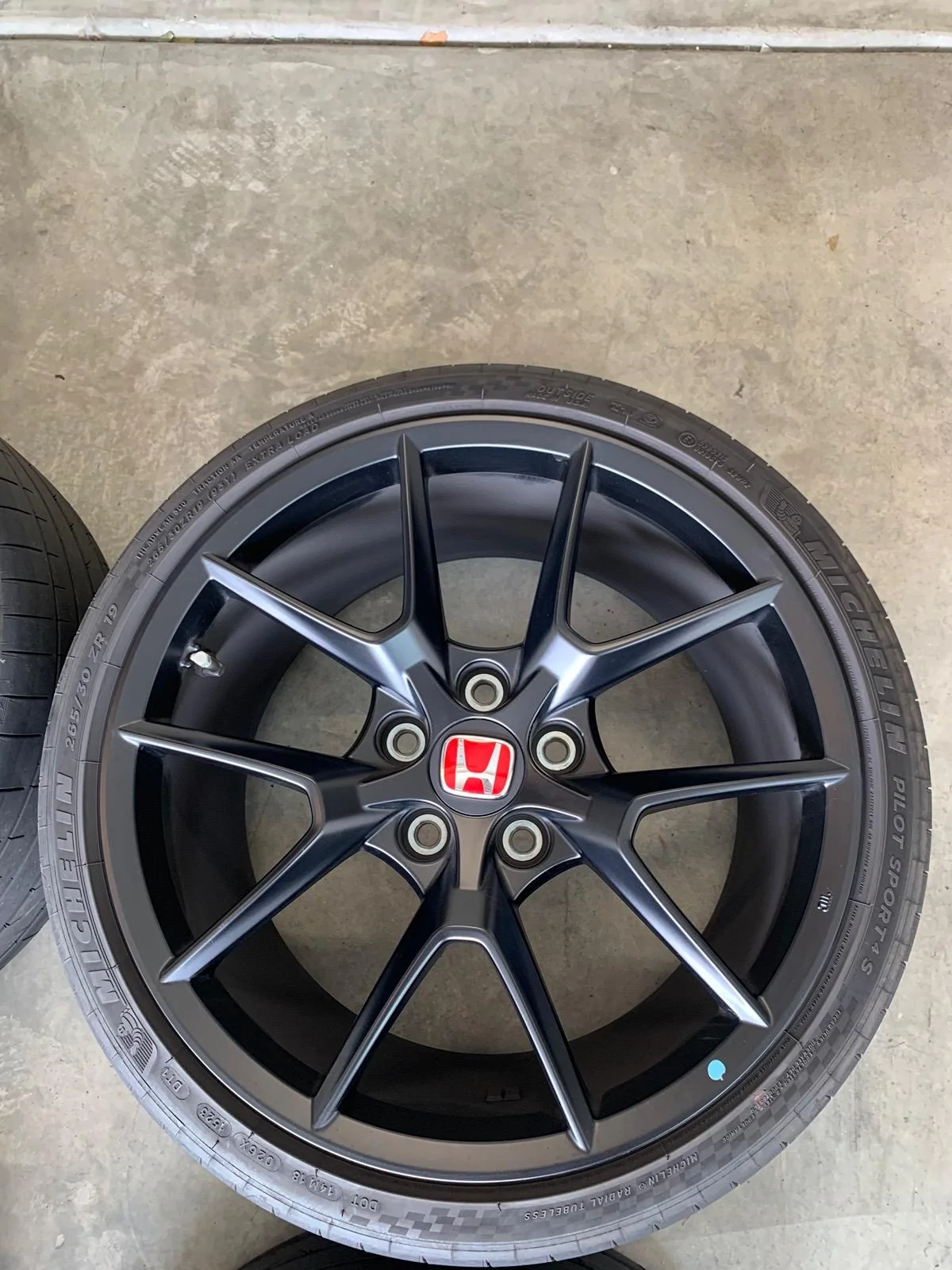 11th Gen Honda Civic SOLD 2023 Honda Civic Type R OEM Wheels and Tires 2A1FE946-AF7F-4A4E-B8A5-504BC007DB50