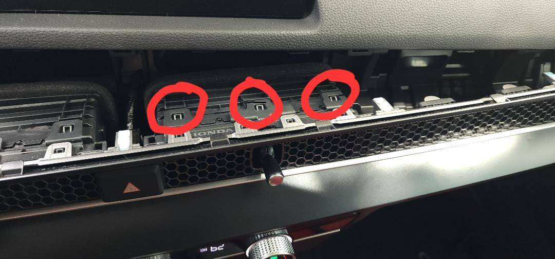 11th Gen Honda Civic RAM Mount Cellphone Install 3