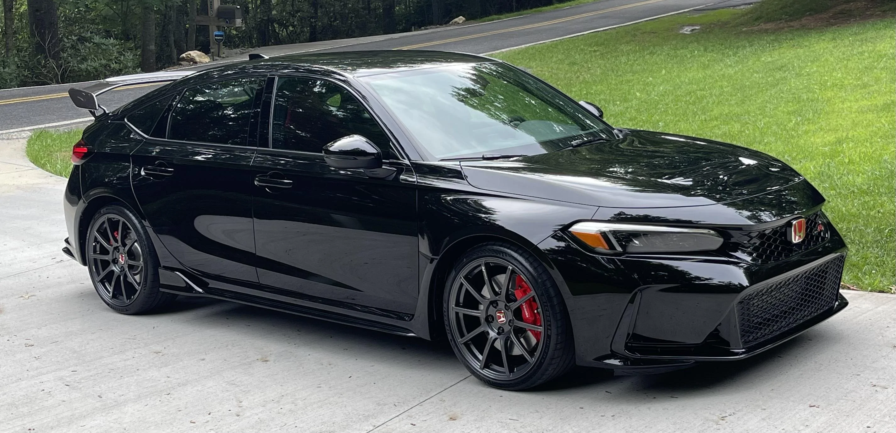 11th Gen Honda Civic Black Civic Type R w/ Track Package 3A18865D-368B-41B1-911E-FCC375764E17