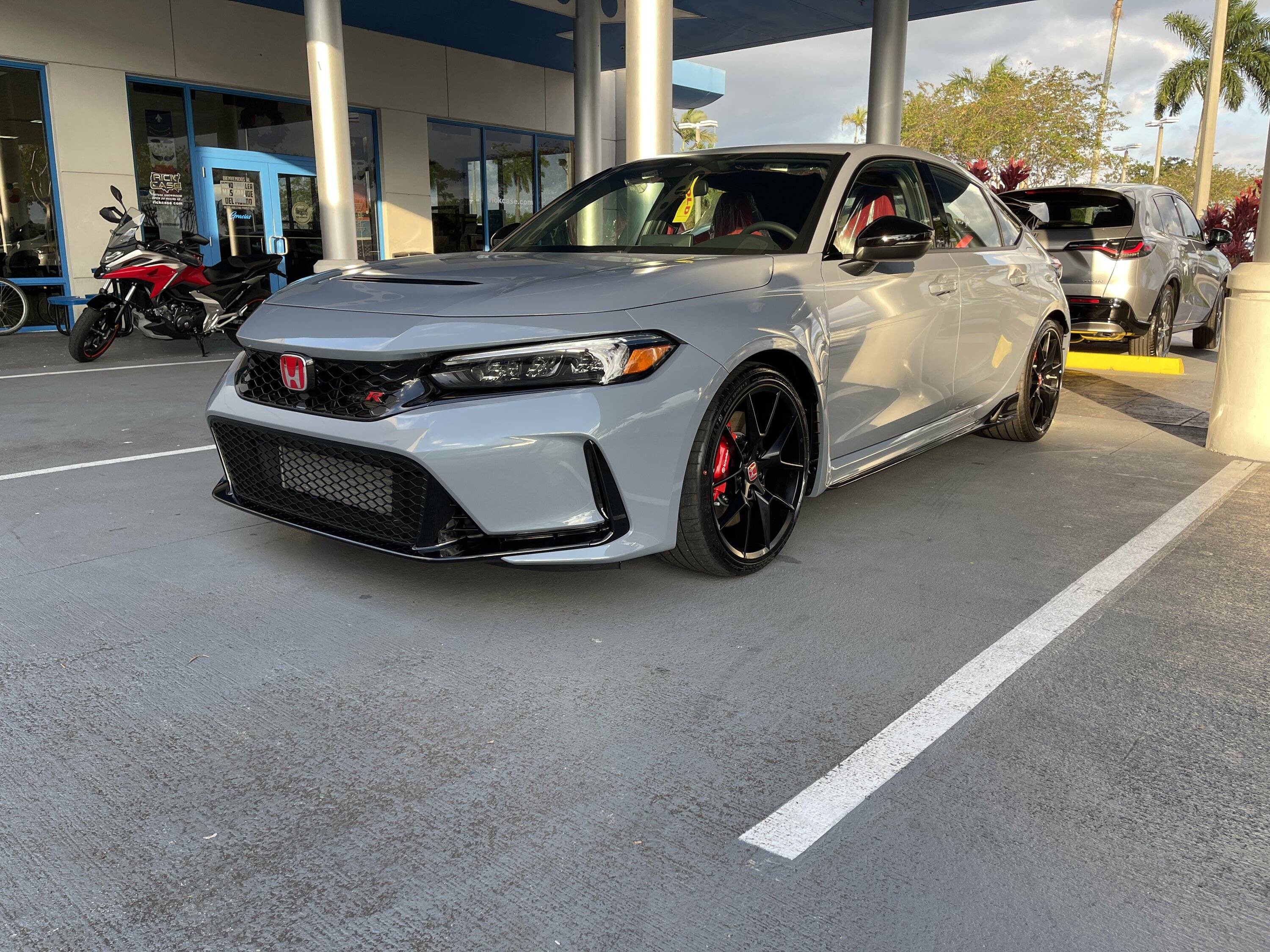 11th Gen Honda Civic Official SONIC GRAY PEARL FL5 Type R Photos Thread 3B568143-20E2-45E8-B66A-AD056B1EBFC1