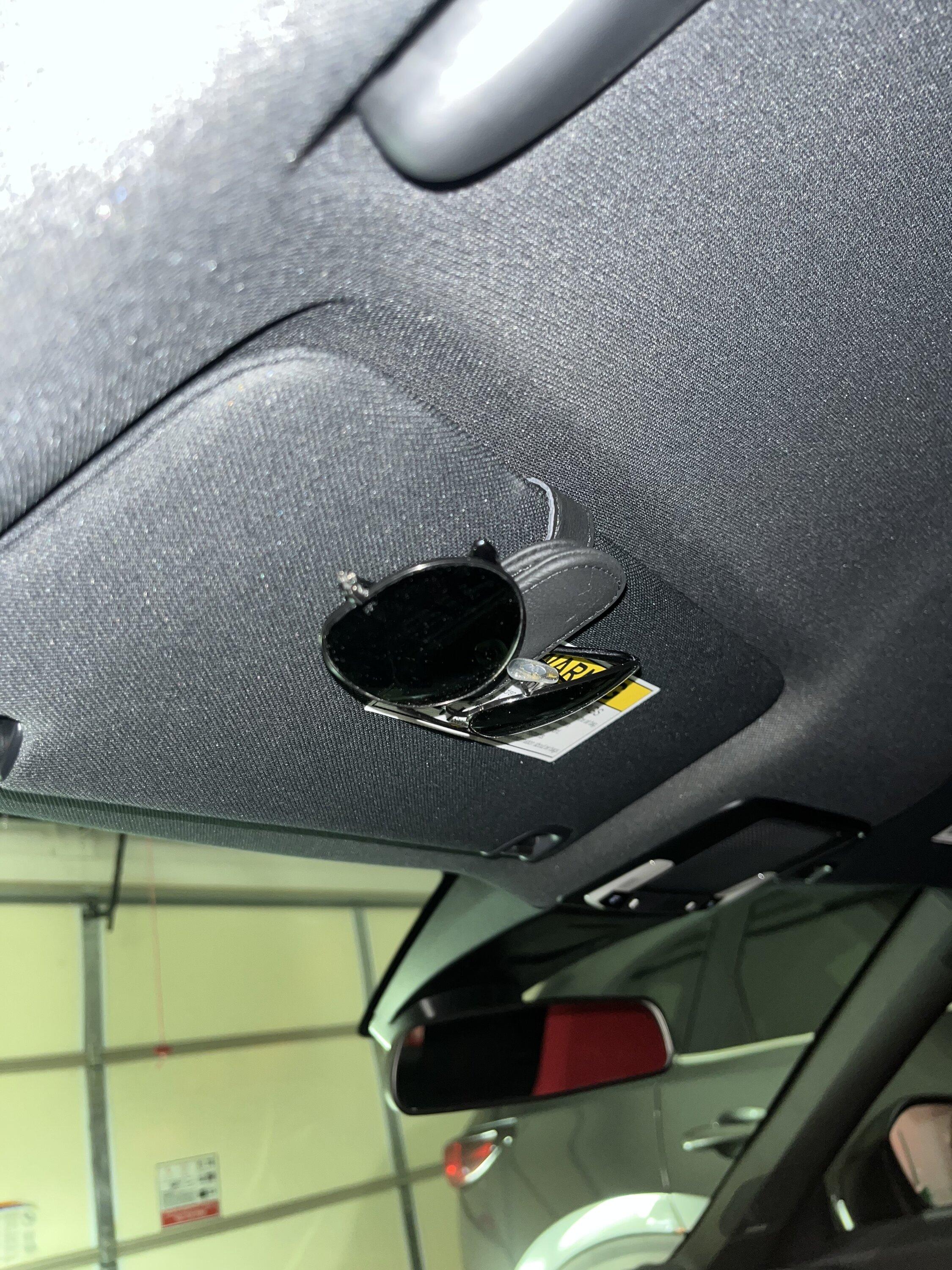 11th Gen Honda Civic Sunglass holder! Why doesn’t the R have it… 40BBE87D-515C-460C-9A44-CA021C503DCE
