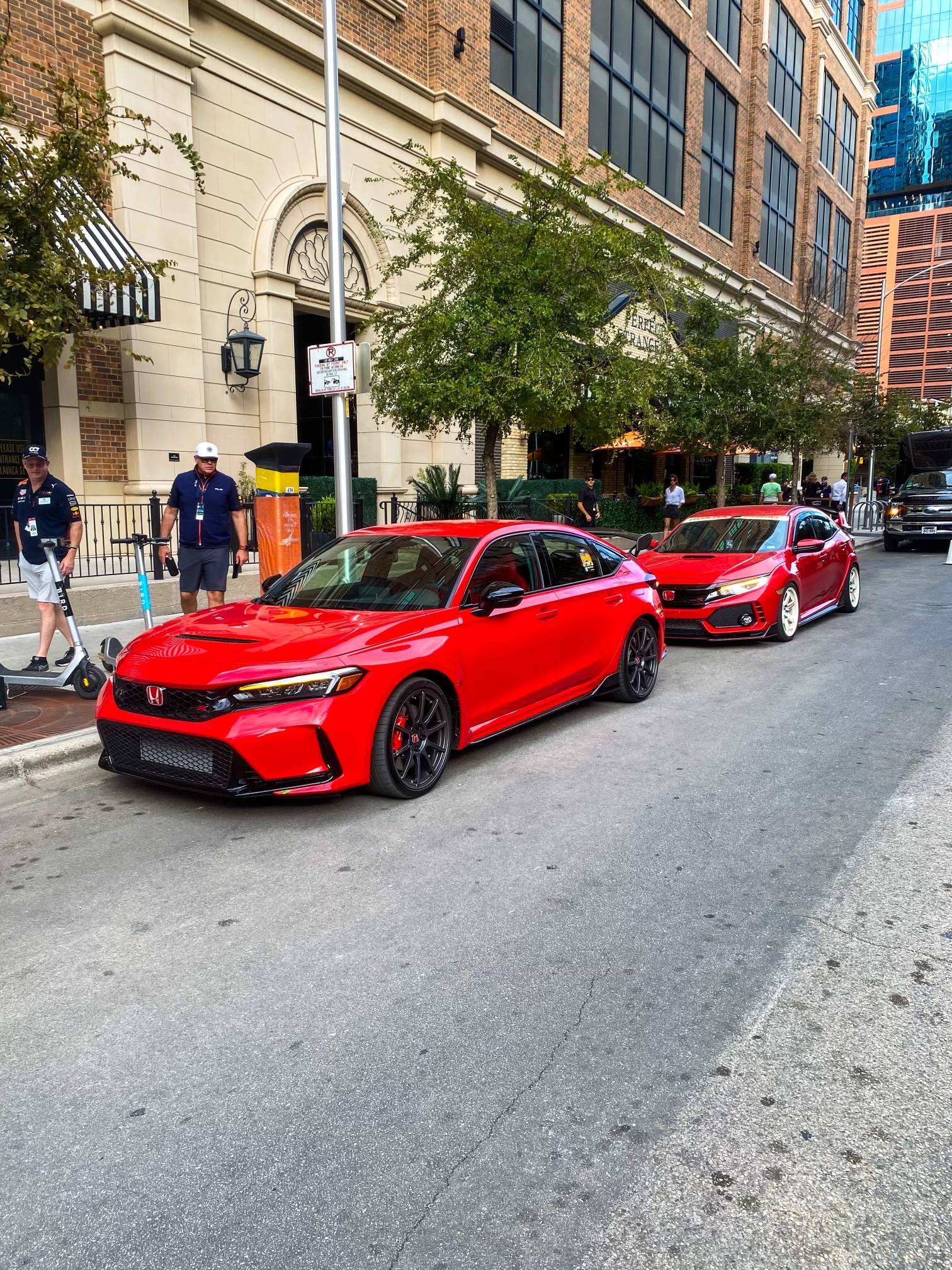 11th Gen Honda Civic Sat in Rallye Red FL5 Civic Type R and took interior pics 43034CBE-5AC0-4321-AEB1-D53FF9213286