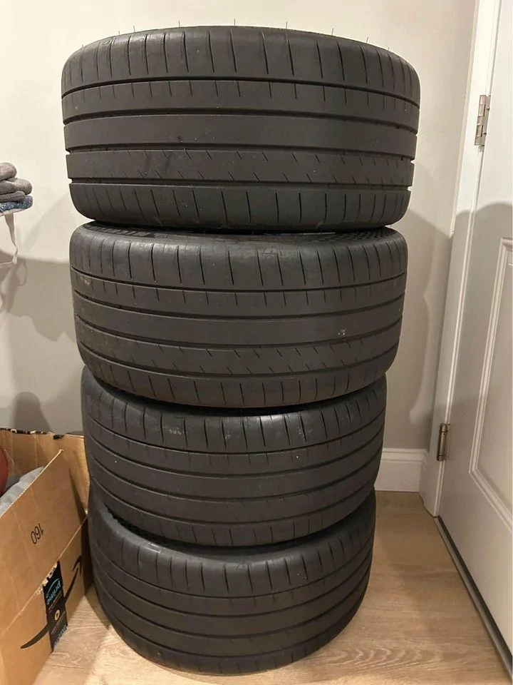 11th Gen Honda Civic Honda Civic Type-R FL5 Wheels and Tires with Black OEM Lugnuts - Mint Condition 435952978_7055255411249895_79136829191753489_n