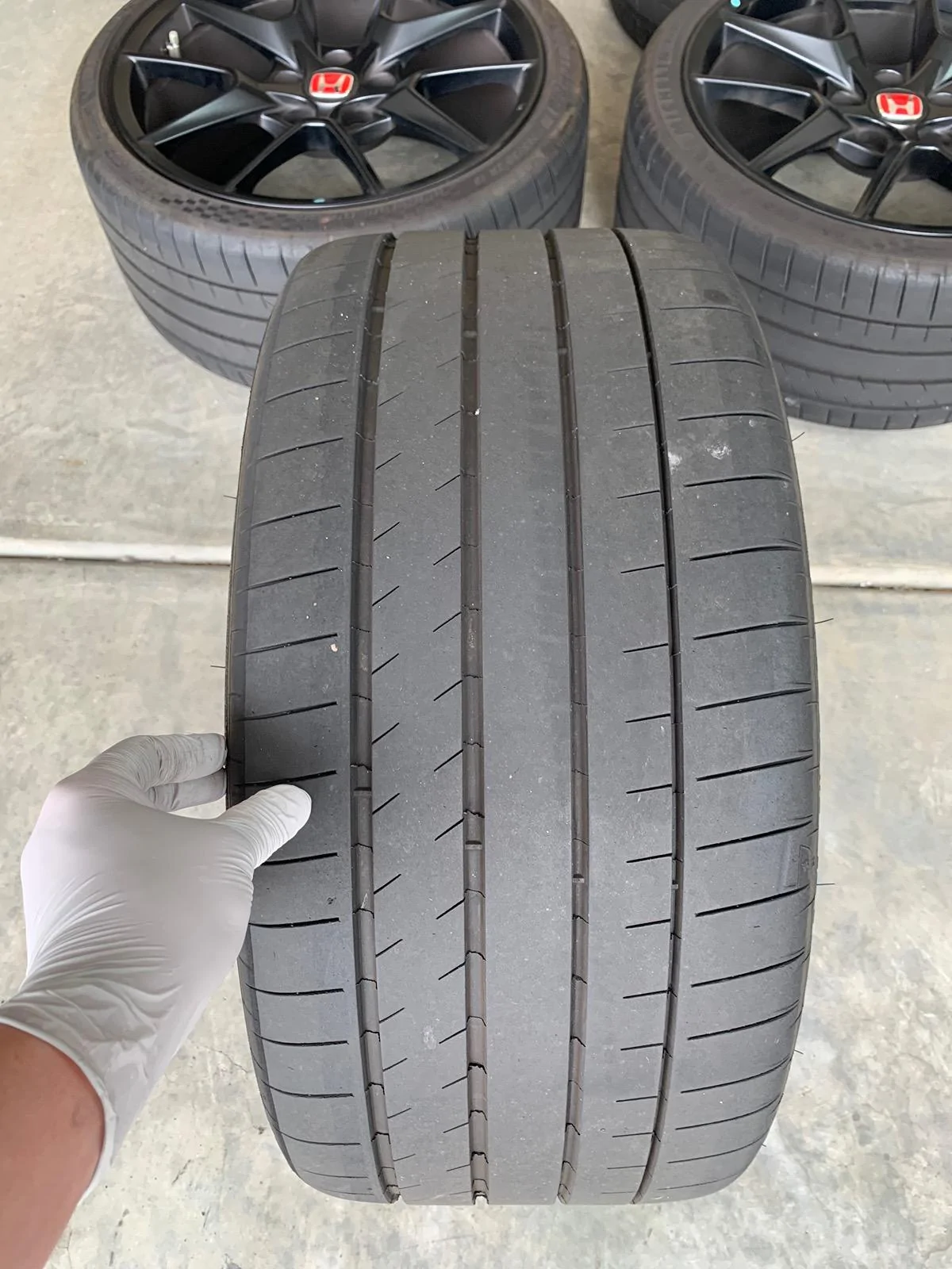 11th Gen Honda Civic SOLD 2023 Honda Civic Type R OEM Wheels and Tires 4E2ABC06-2D5D-4FCE-AB1E-BBCCD830DE6D