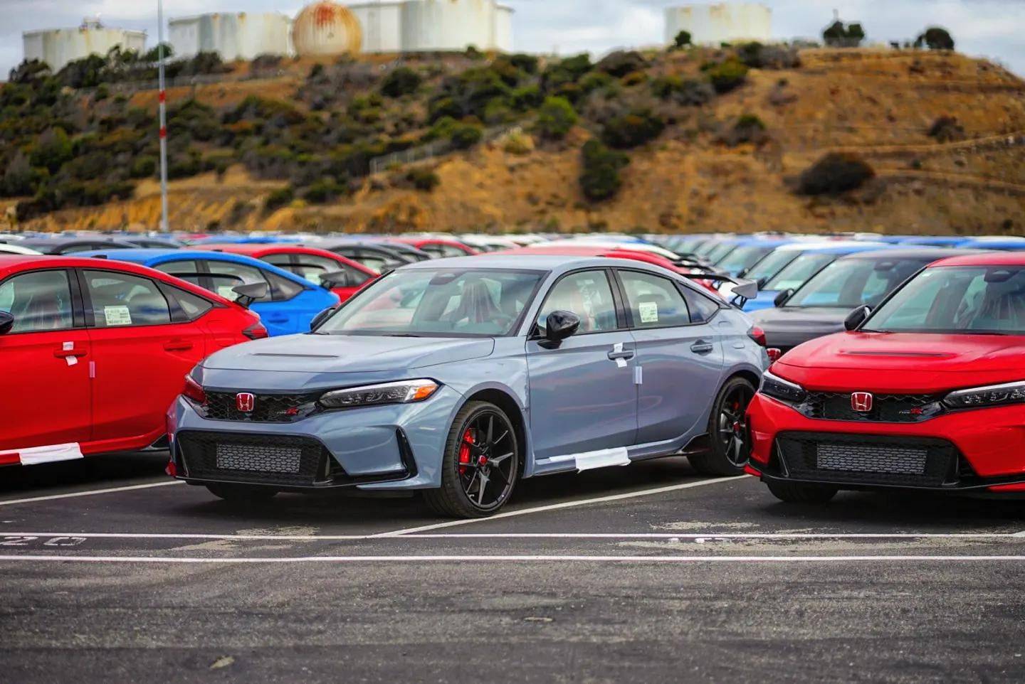 11th Gen Honda Civic Photos: ~100 FL5 Civic Type R unloaded at the Richmond port! 4fw7vq9iufr91