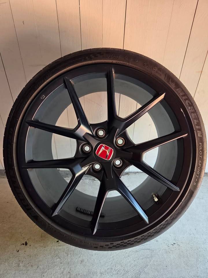 11th Gen Honda Civic 1x FL5 OEM Wheel with PS4S 7/32 501394409_1764123657474126_8344775683572807658_n
