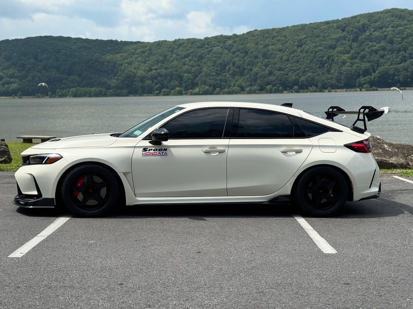 11th Gen Honda Civic Official CHAMPIONSHIP WHITE FL5 Type R Photos Thread 521673065_17891242938288953_6593901446640263573_n