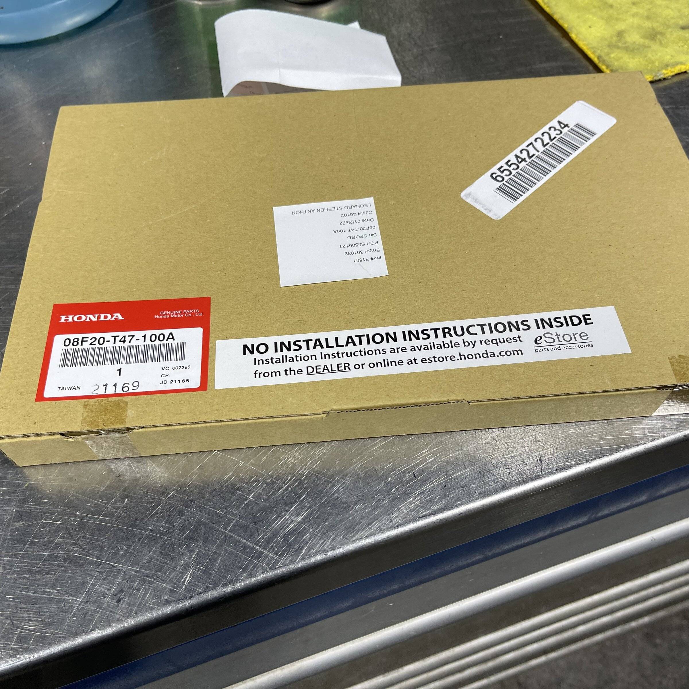 11th Gen Honda Civic OEM Black “H’s” & “Civic” emblems, Unboxing pics…straight outta parts! - Part numbers 62F0A5D3-D25E-4D20-B64C-2AB4A674E9F2