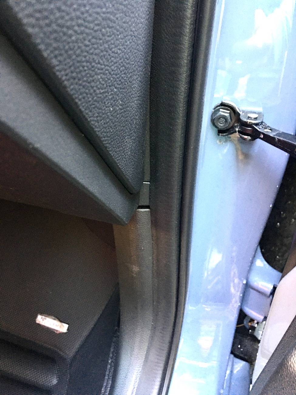 11th Gen Honda Civic Can anyone take a picture of the passenger side dash/door seal area? 63C33D80-2D53-4389-915F-56651B401342