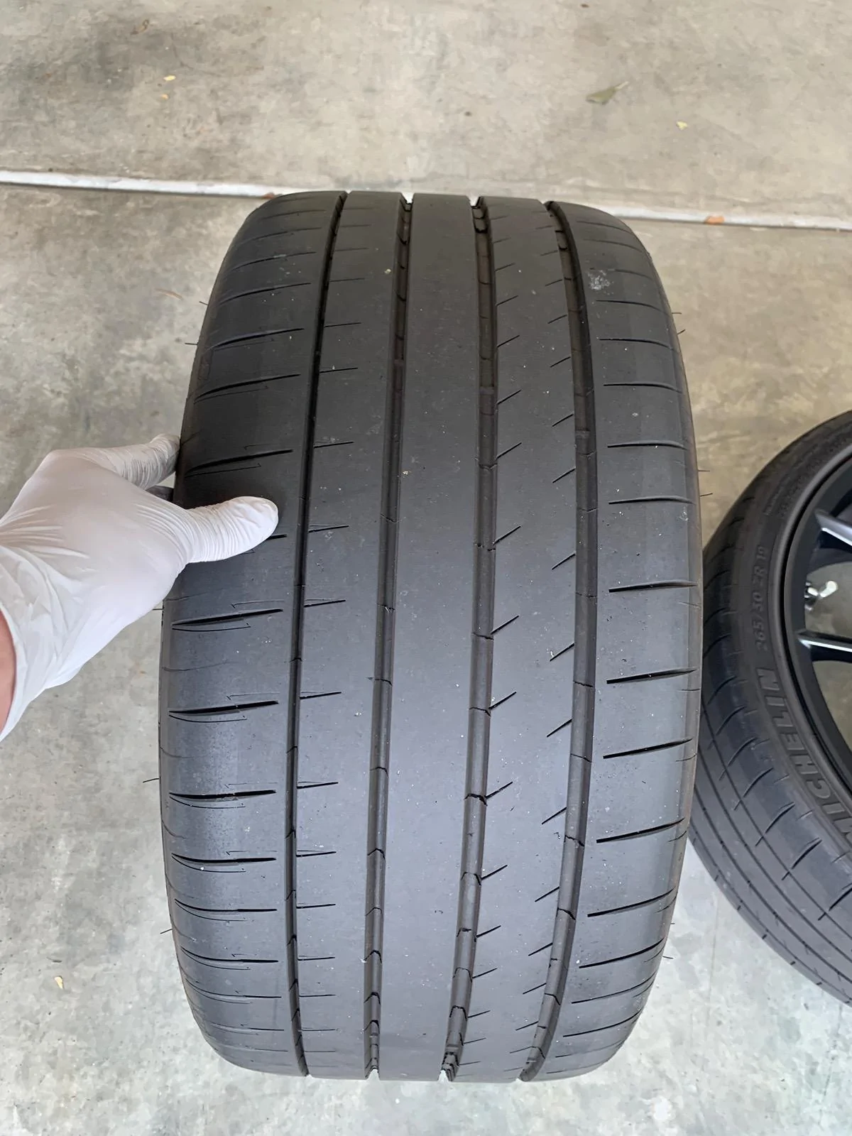 11th Gen Honda Civic SOLD 2023 Honda Civic Type R OEM Wheels and Tires 6E852900-AF4F-4CBD-A0DE-9F3169EA3E0A