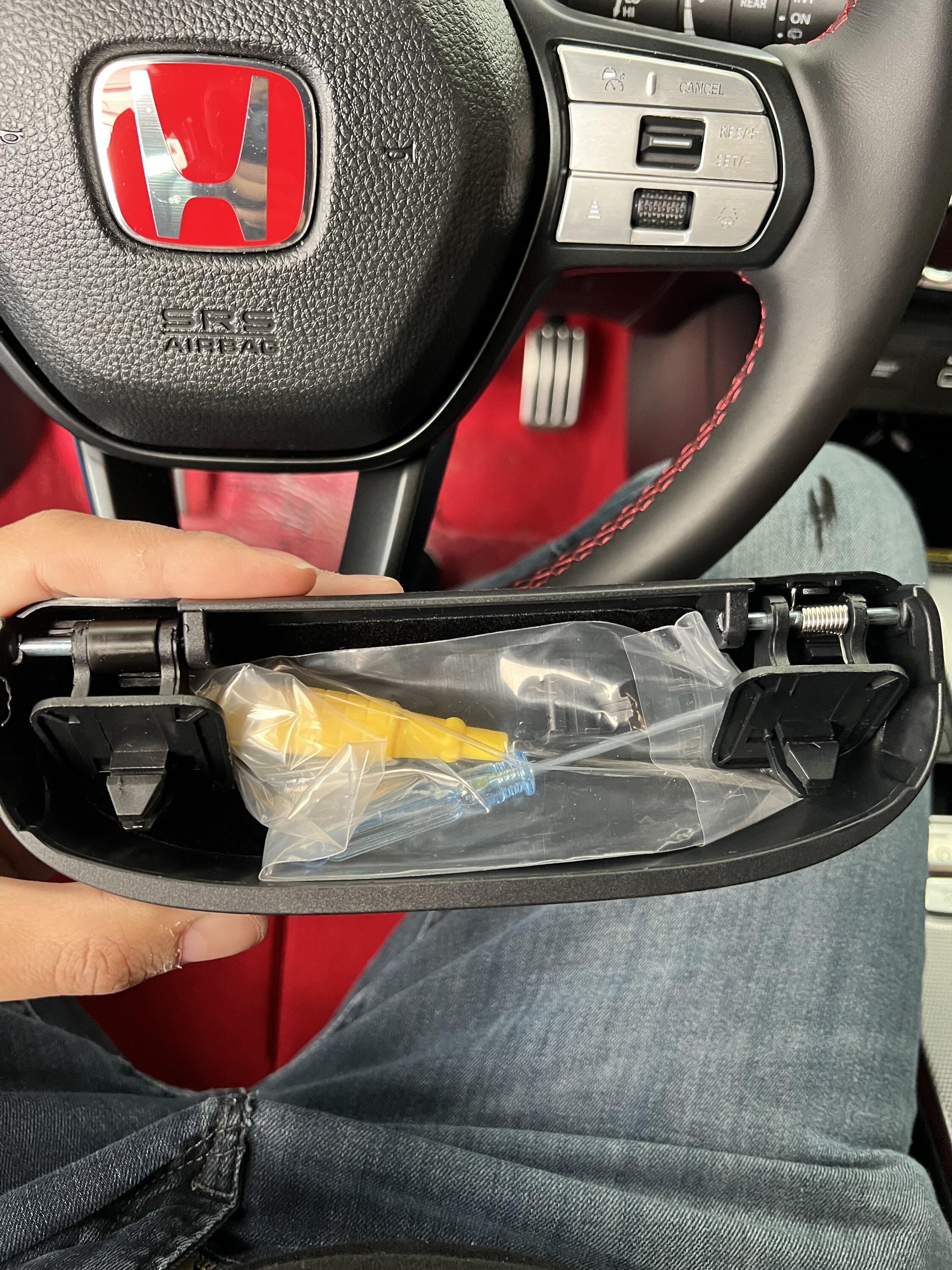 11th Gen Honda Civic Sunglass holder! Why doesn’t the R have it… 7660D9FD-E449-4F1F-93D7-D9E5B1D10DB7