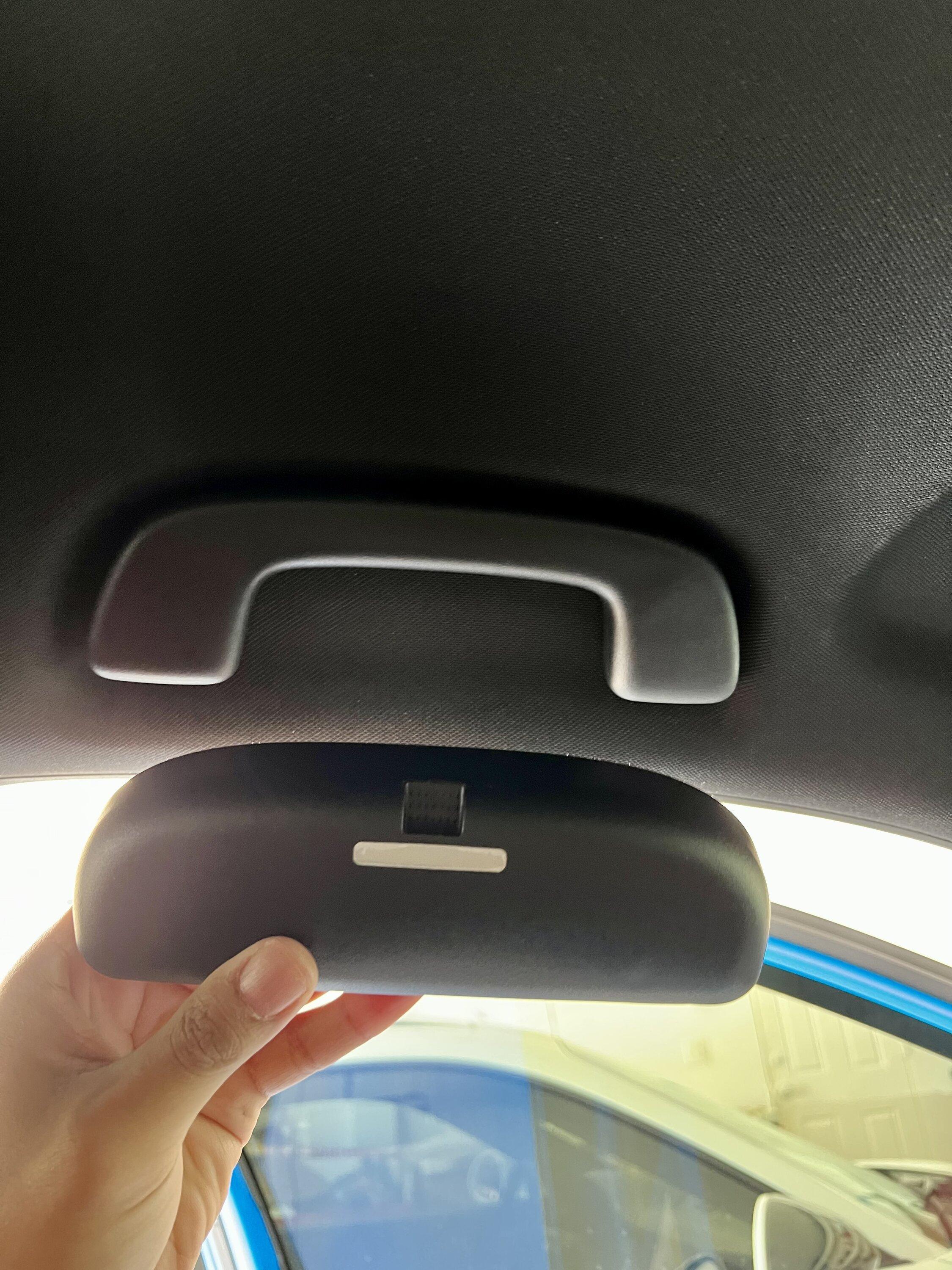 11th Gen Honda Civic Sunglass holder! Why doesn’t the R have it… 772391E0-4885-4739-85EA-844A64E2551A