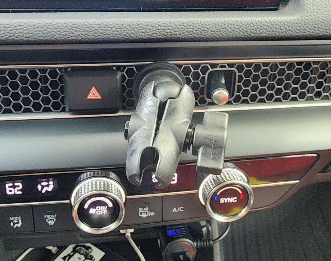 11th Gen Honda Civic RAM Mount Cellphone Install 8