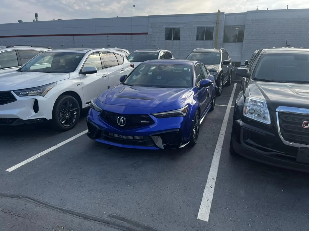 11th Gen Honda Civic Canadian dealer asked what colour Type R I want 85956FA1-FFC6-4272-BC16-4F7E2926A7F9_1_105_c